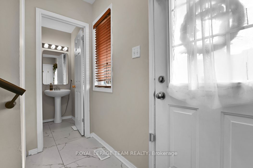 7 Karendale Street, Barrhaven, ON K2G 6V7 photo 4