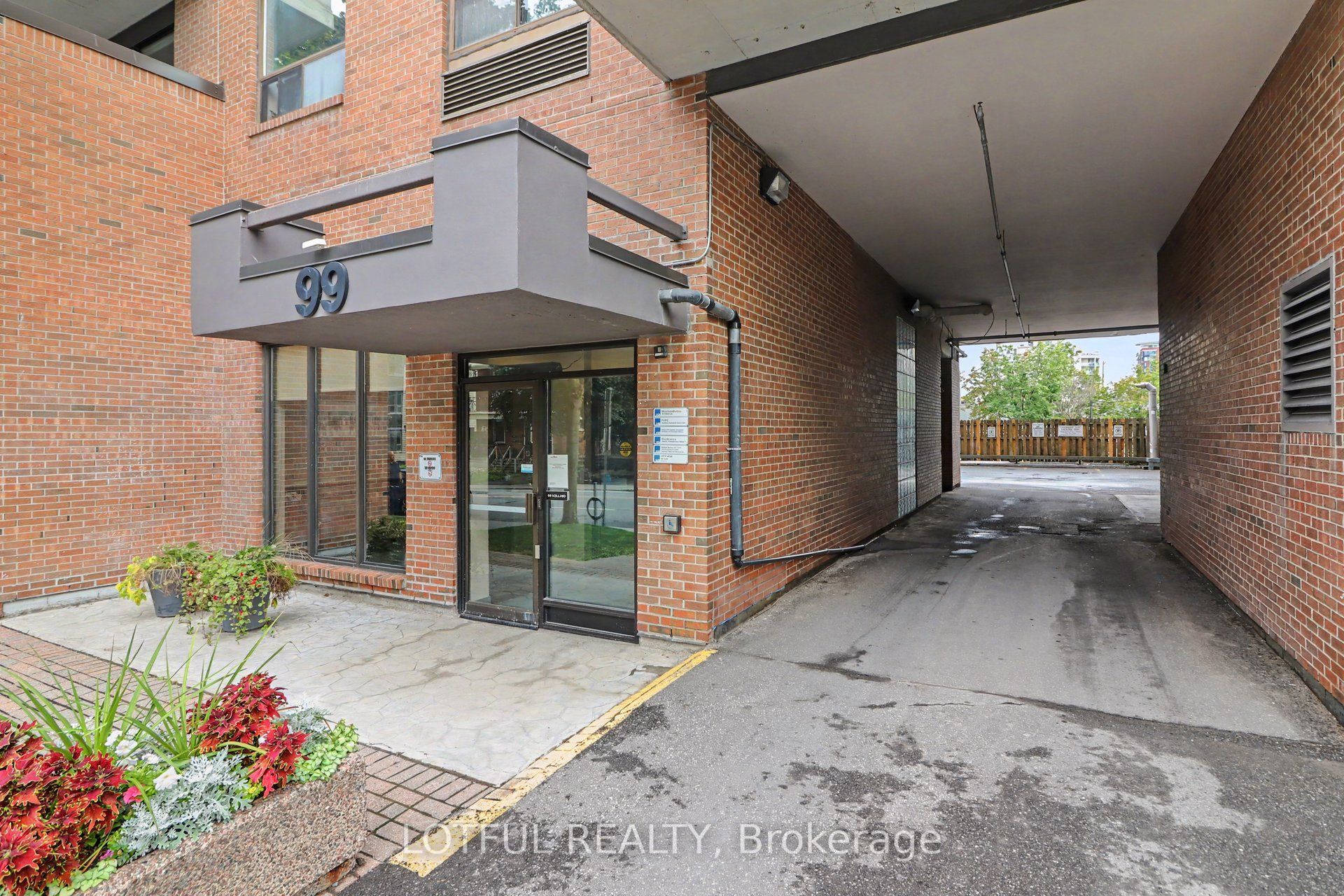 99 Holland Avenue 605, Tunneys Pasture and Ottawa West, ON K1Y 0Y1 photo 3