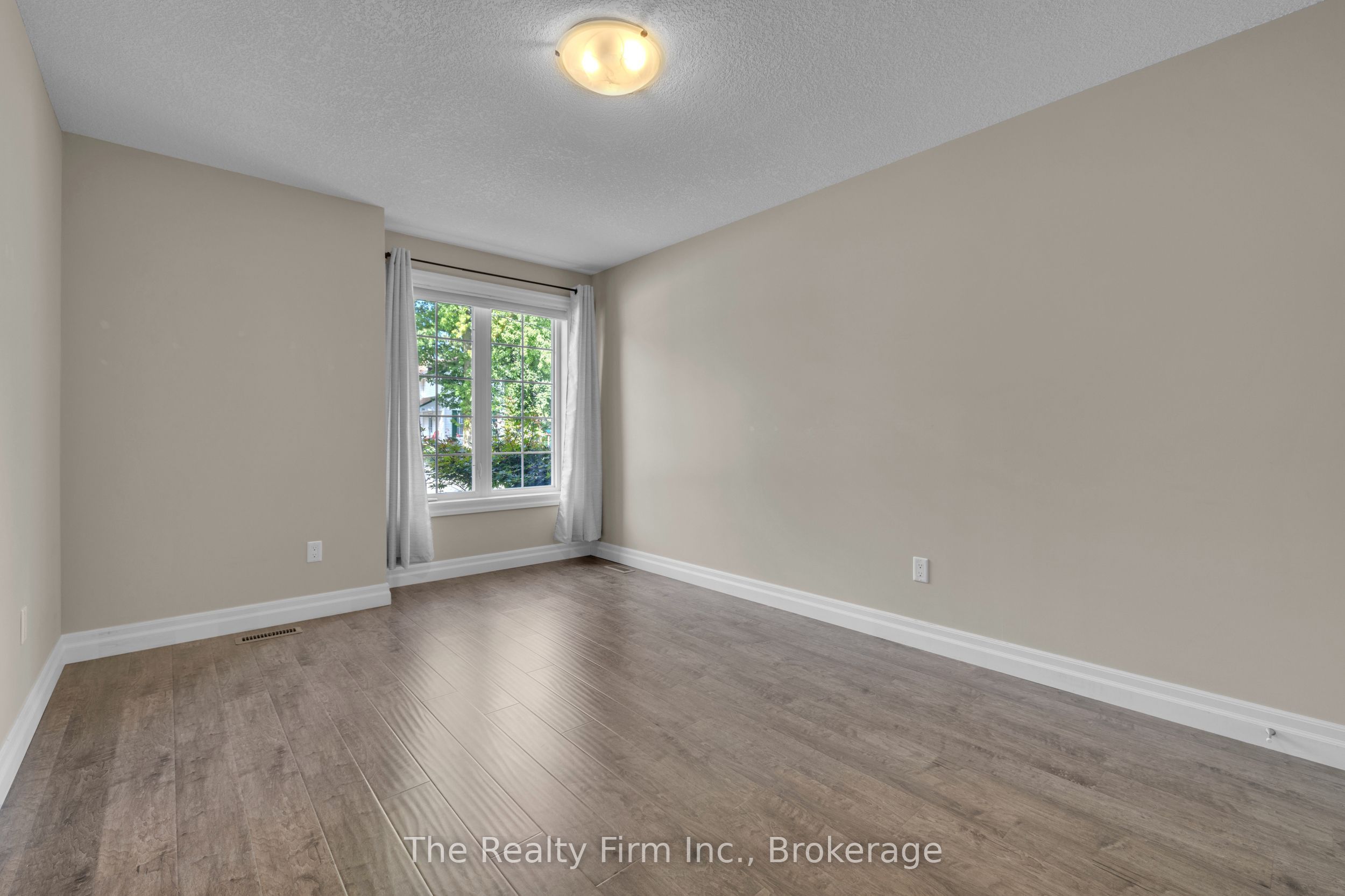 27 Cronyn Street, Woodstock, ON N4S 3T4 photo 5