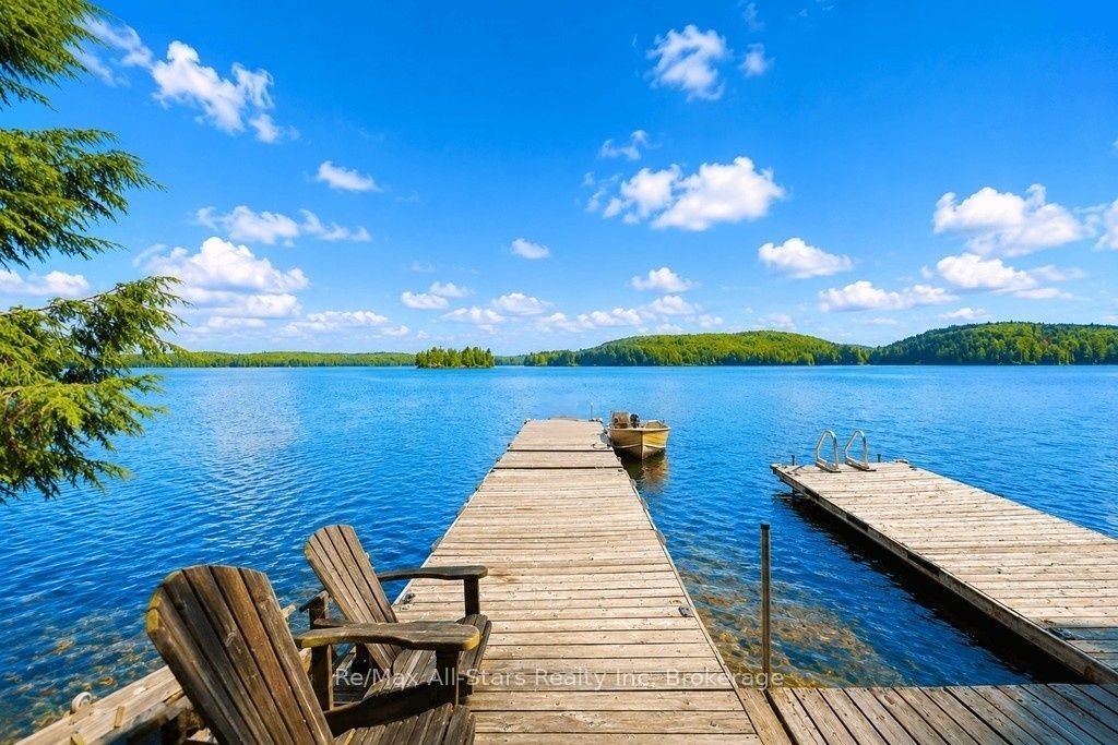 1142 Smoke Lake, South Algonquin, ON P0A 1H0