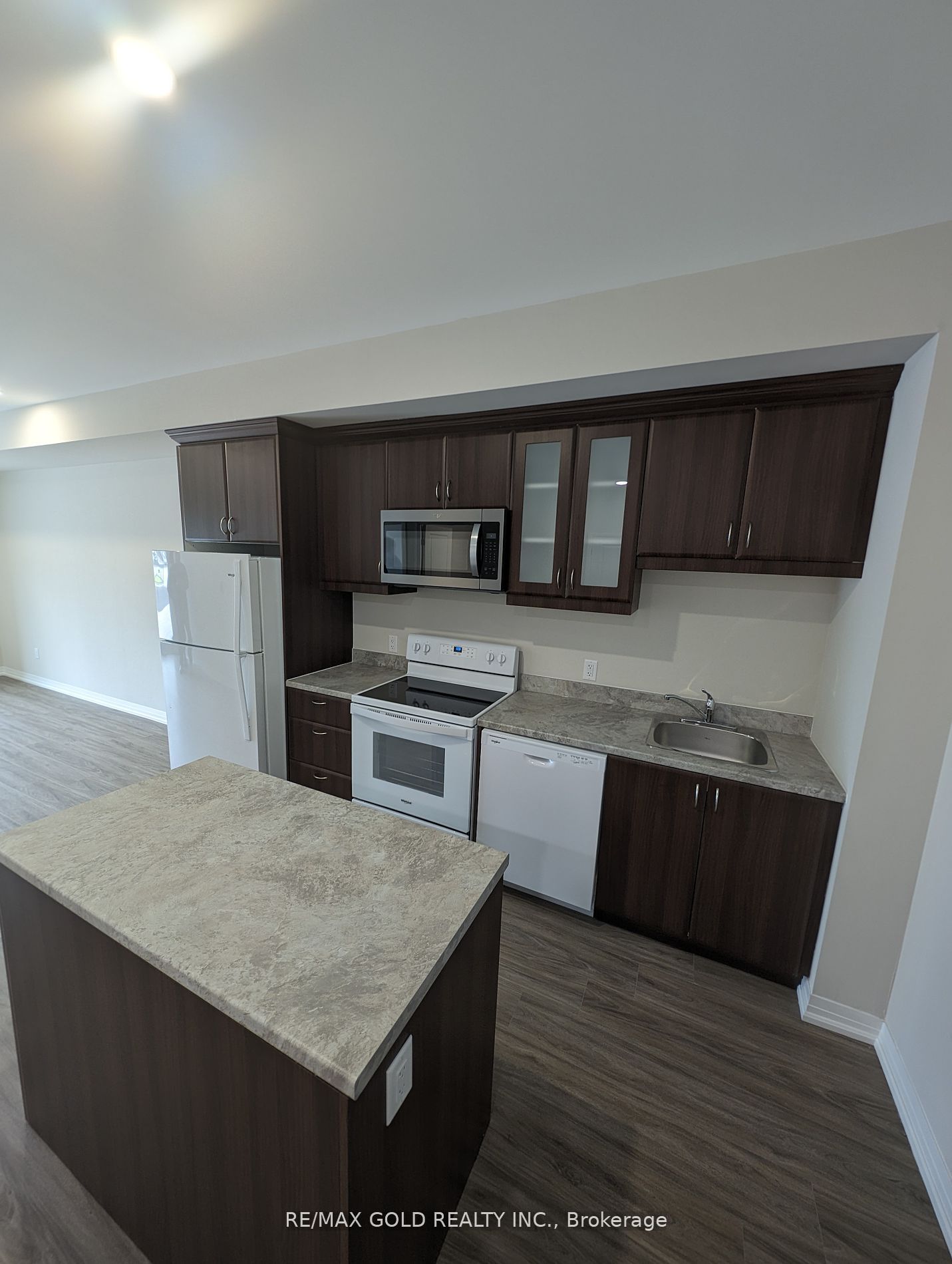50 Herrick Avenue 105, St. Catharines, ON L2P 2T9 photo 2