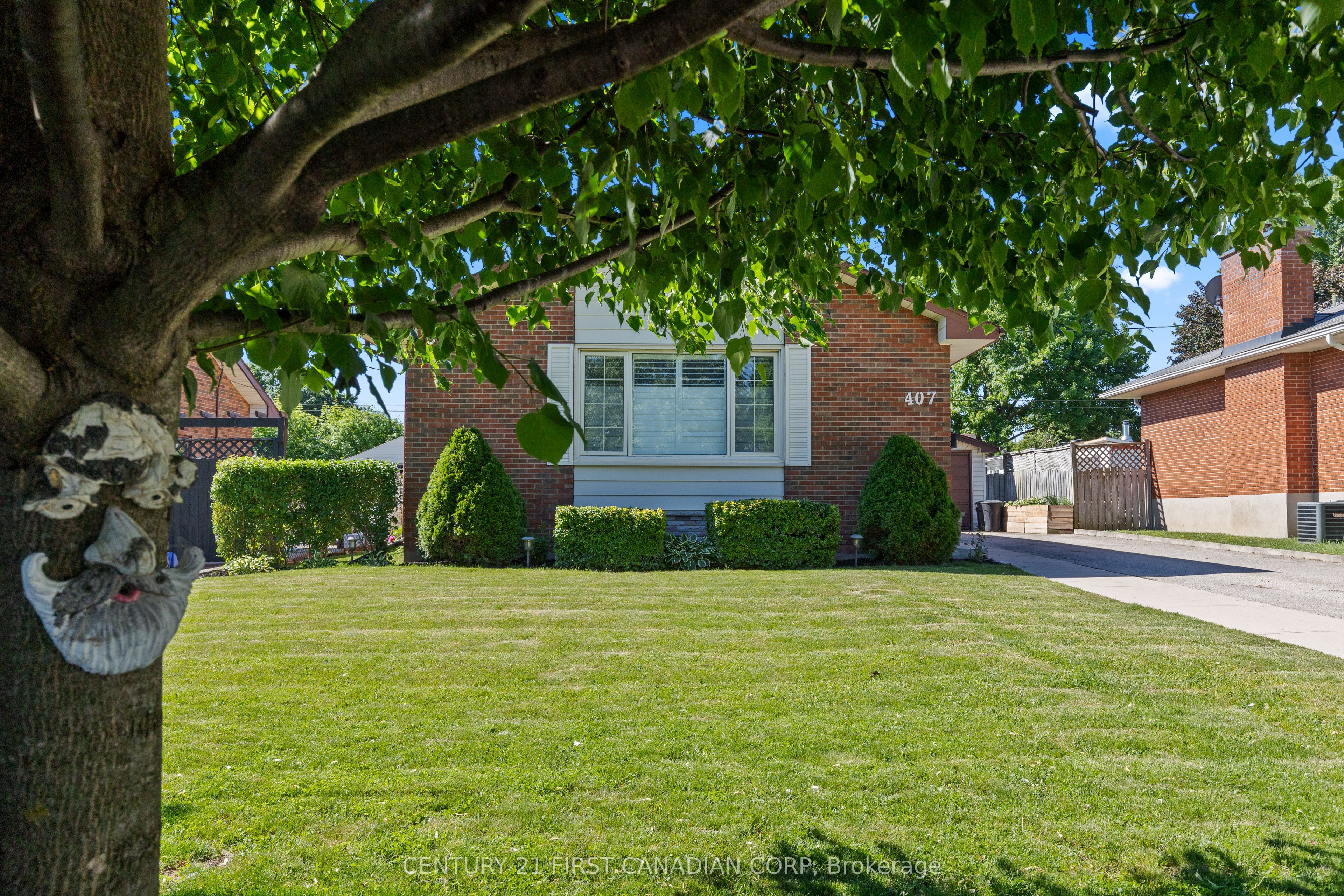 407 Vermont Avenue, London South, ON N5Z 3E4 photo 2