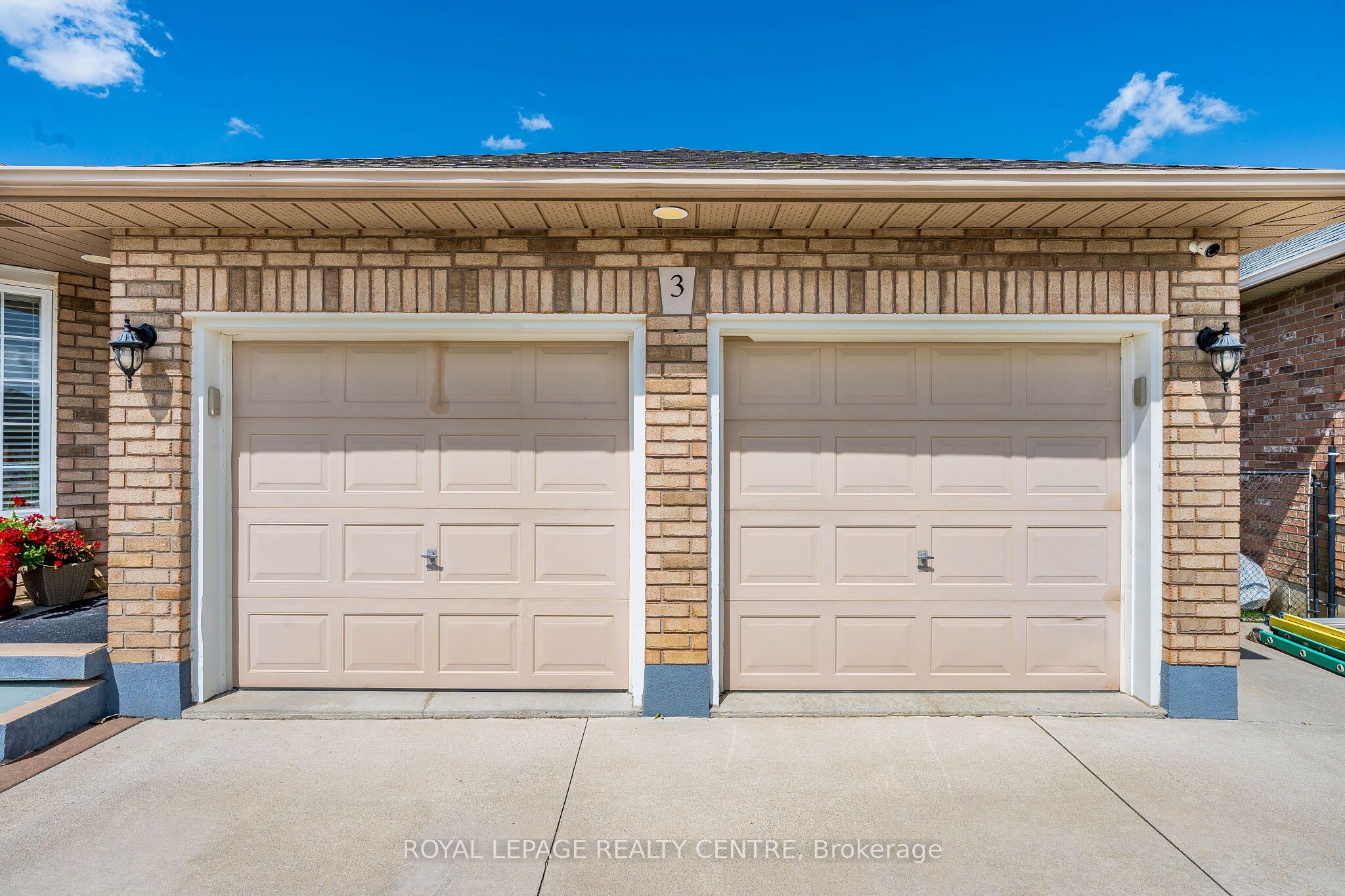 3 Vineberg Drive, Hamilton, ON L9B 2P6 photo 2