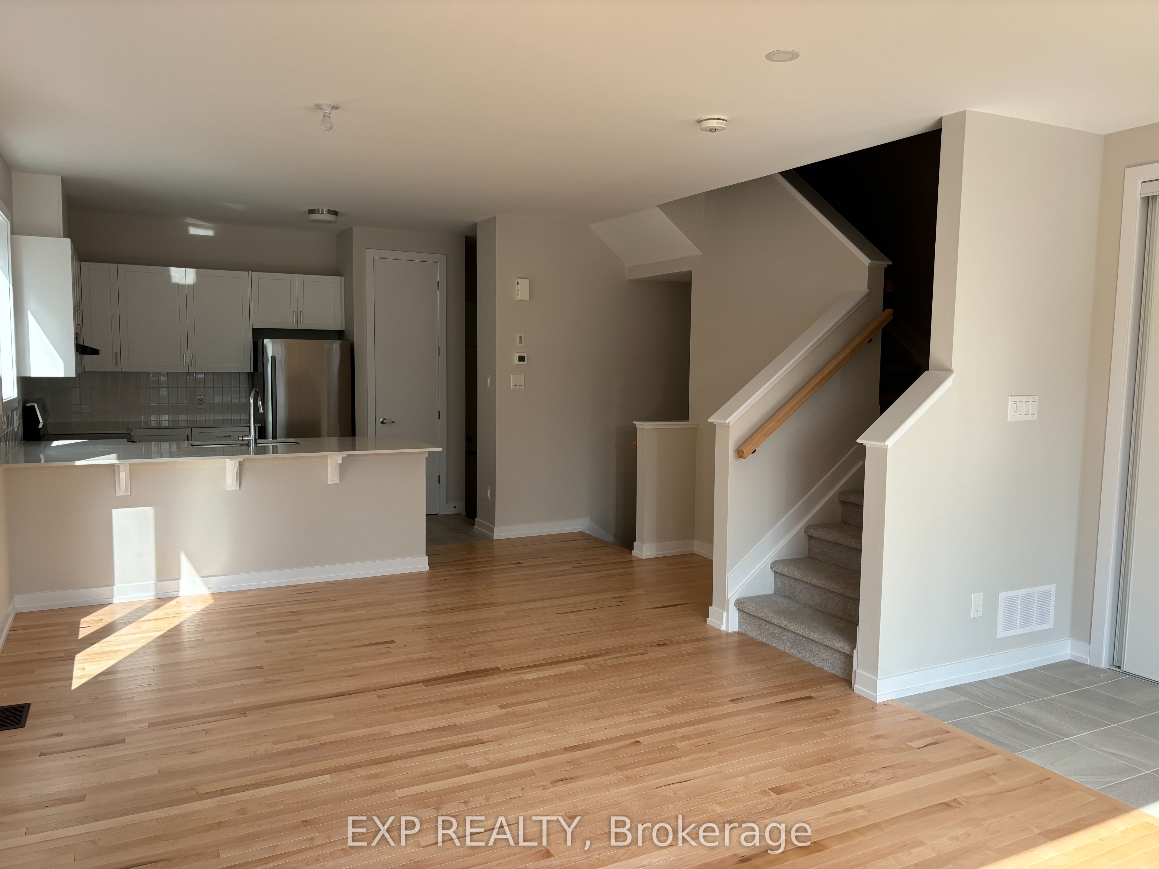 530 OLDENBURG Avenue, Stittsville - Munster - Richmond, ON K0A 2Z0 photo 2