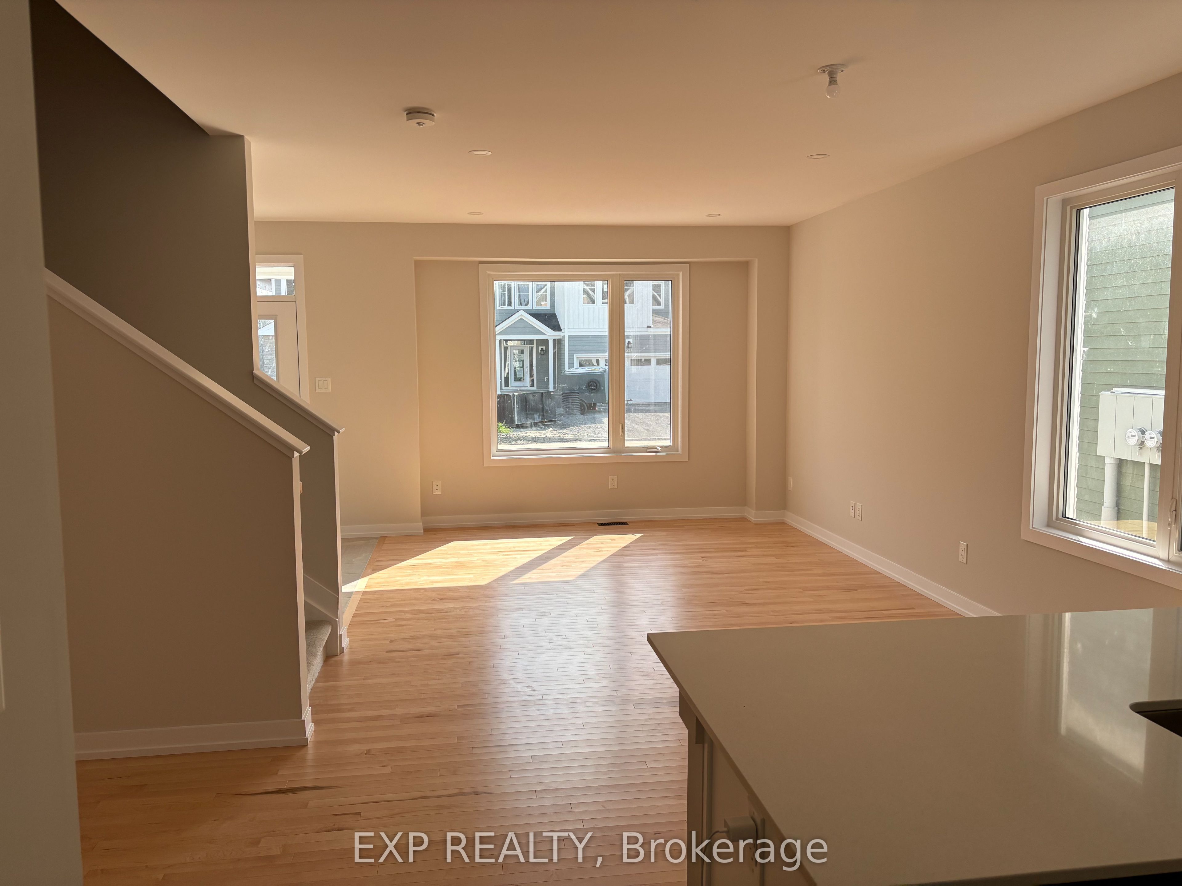 530 OLDENBURG Avenue, Stittsville - Munster - Richmond, ON K0A 2Z0 photo 3