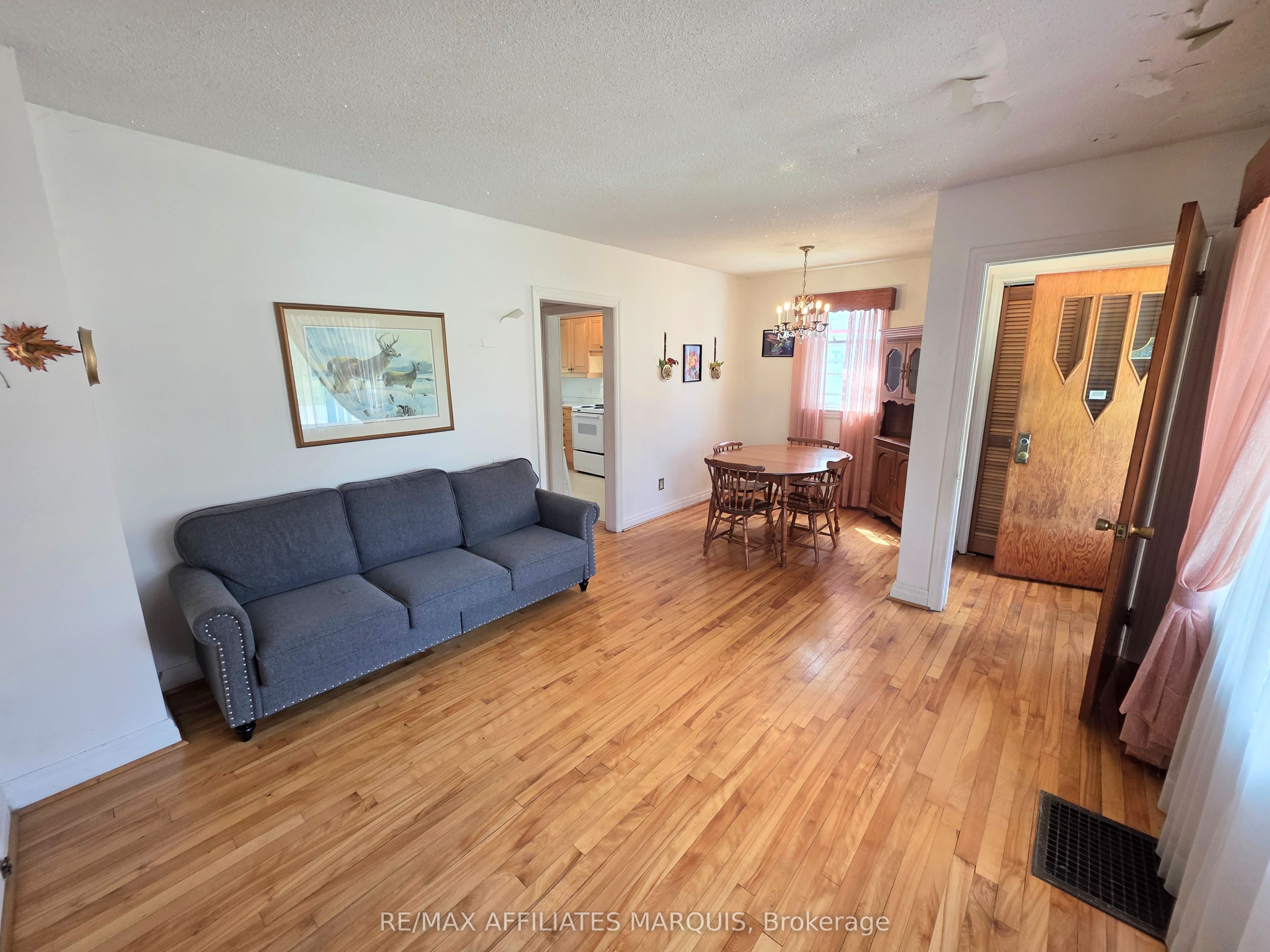 41 Elgin Street W, Smiths Falls, ON K7A 3C5 photo 3