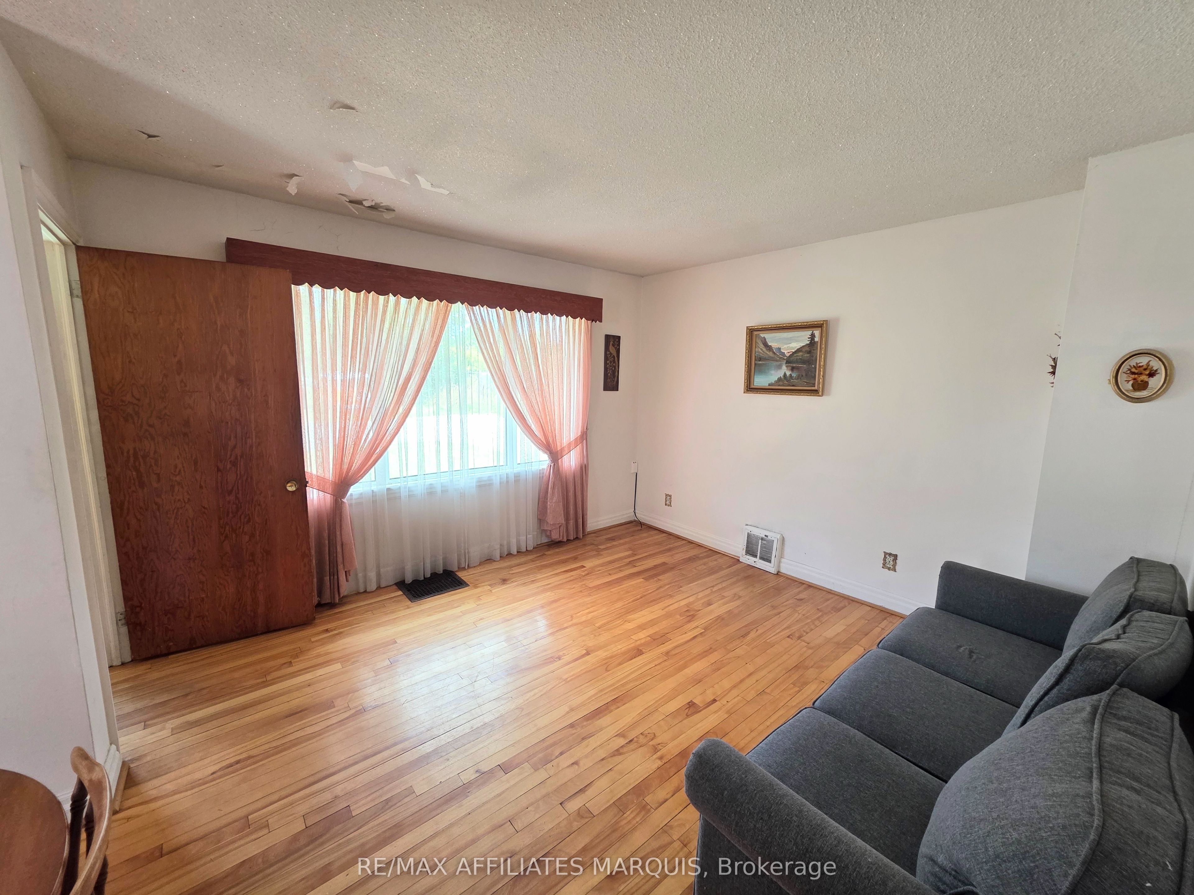 41 Elgin Street W, Smiths Falls, ON K7A 3C5 photo 4