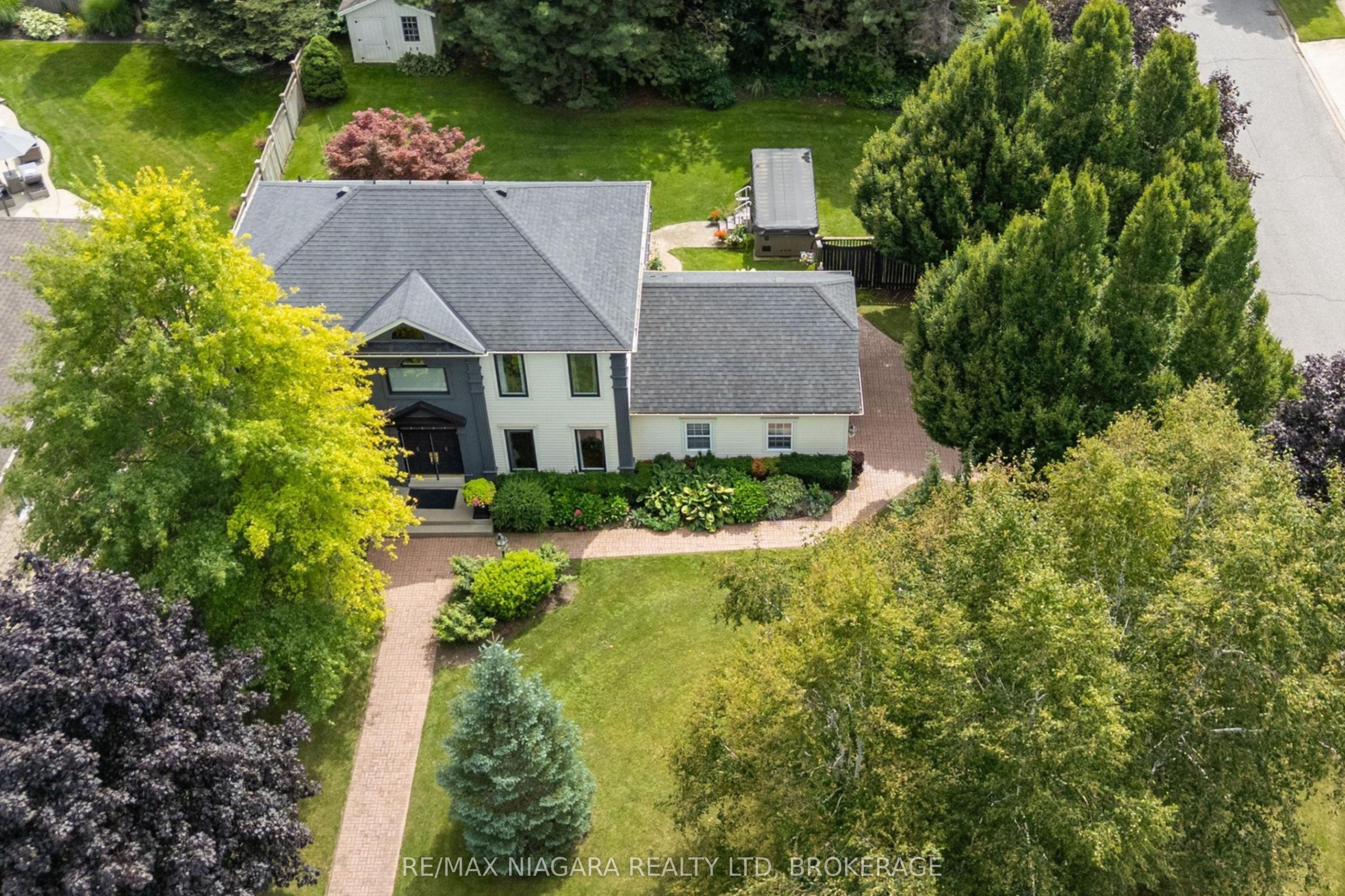 8056 Cathedral Drive, Niagara Falls, ON L2H 2Z2