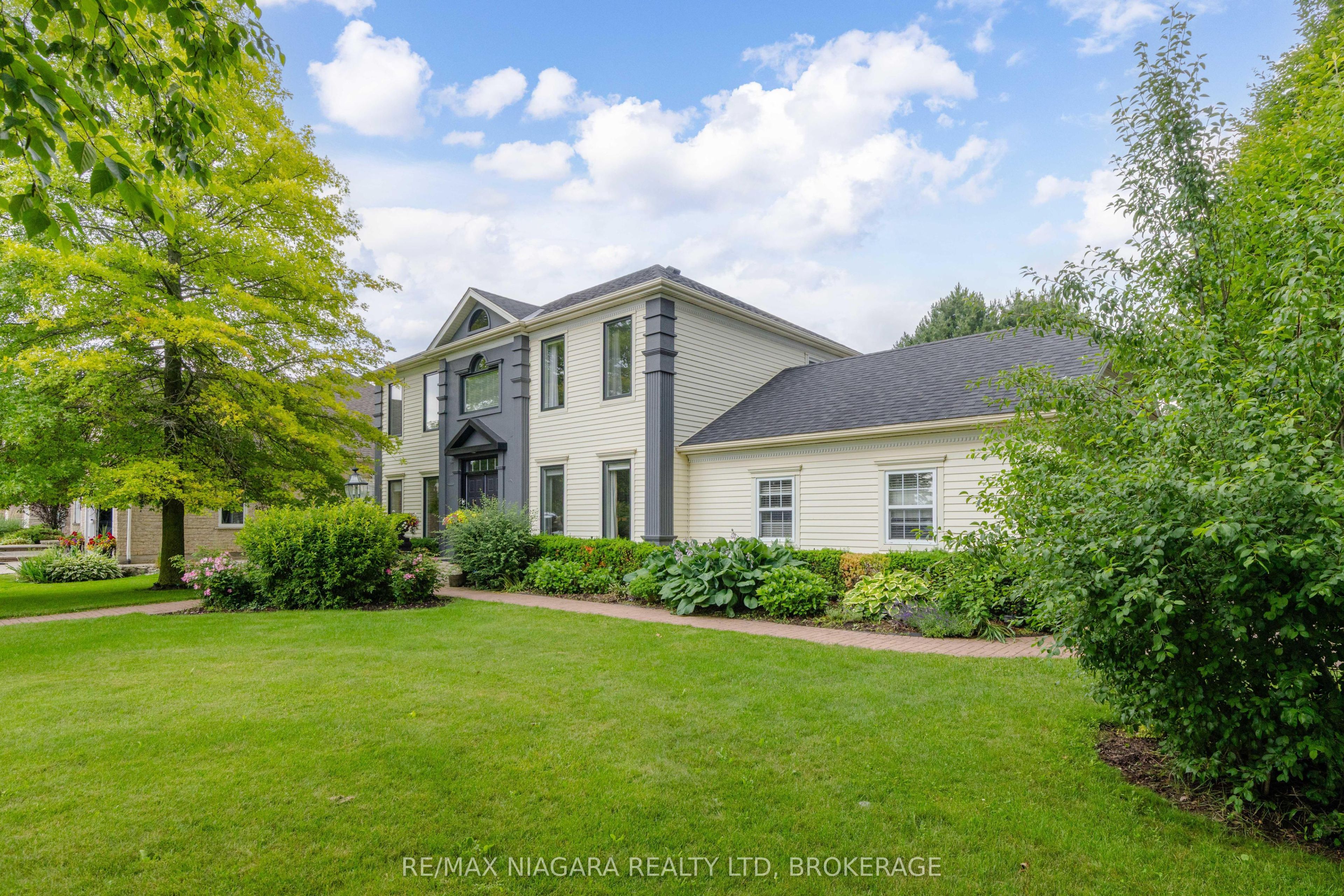 8056 Cathedral Drive, Niagara Falls, ON L2H 2Z2 photo 2