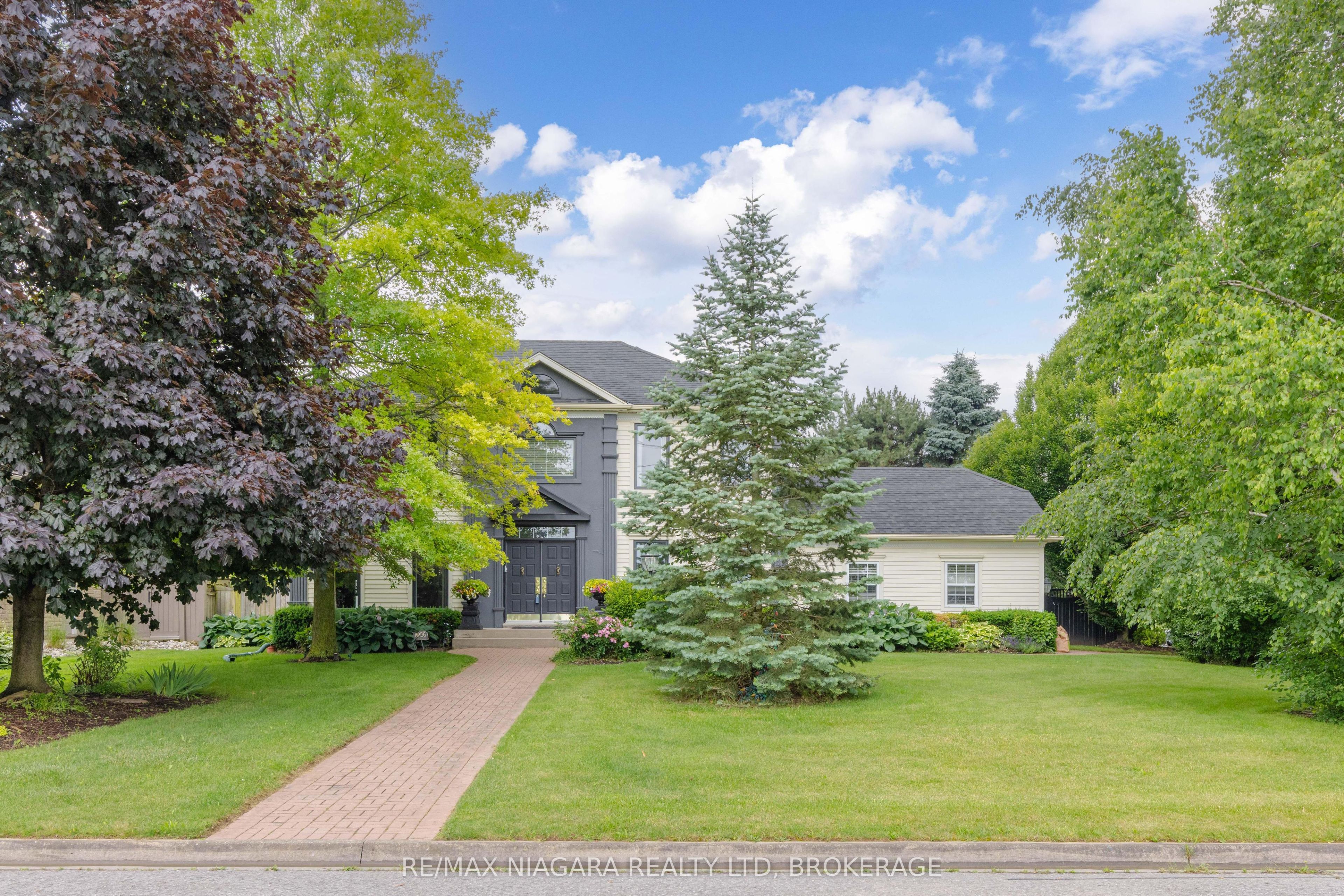 8056 Cathedral Drive, Niagara Falls, ON L2H 2Z2 photo 3
