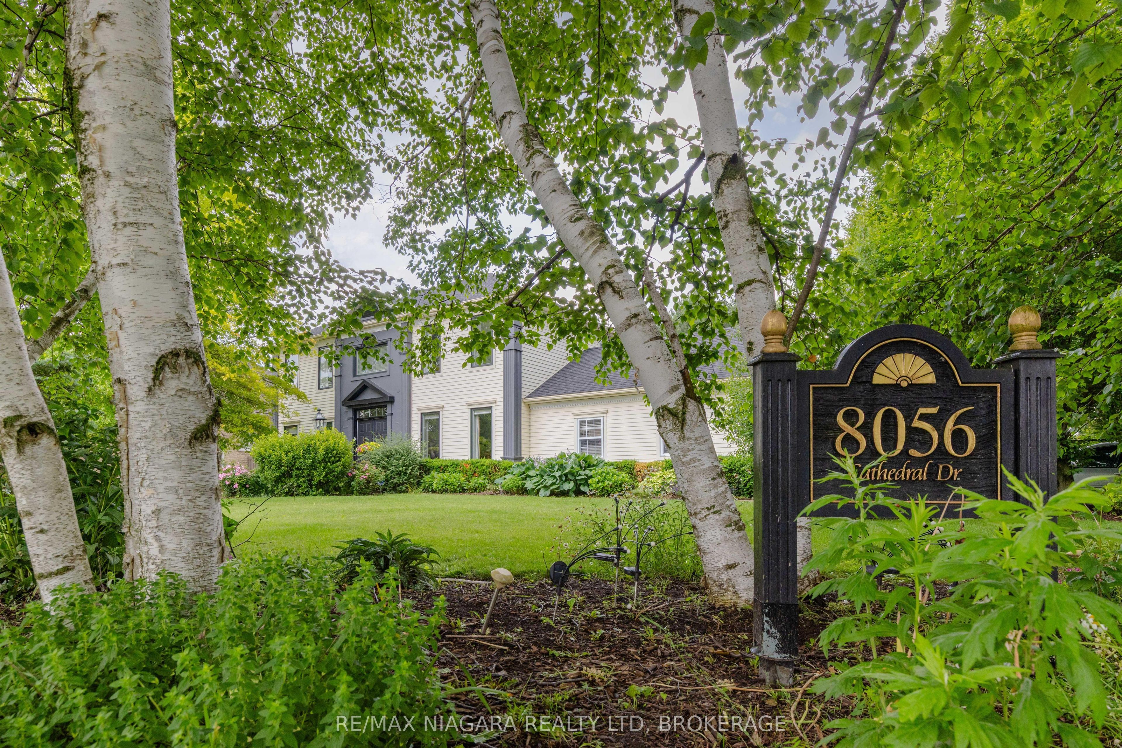 8056 Cathedral Drive, Niagara Falls, ON L2H 2Z2 photo 5