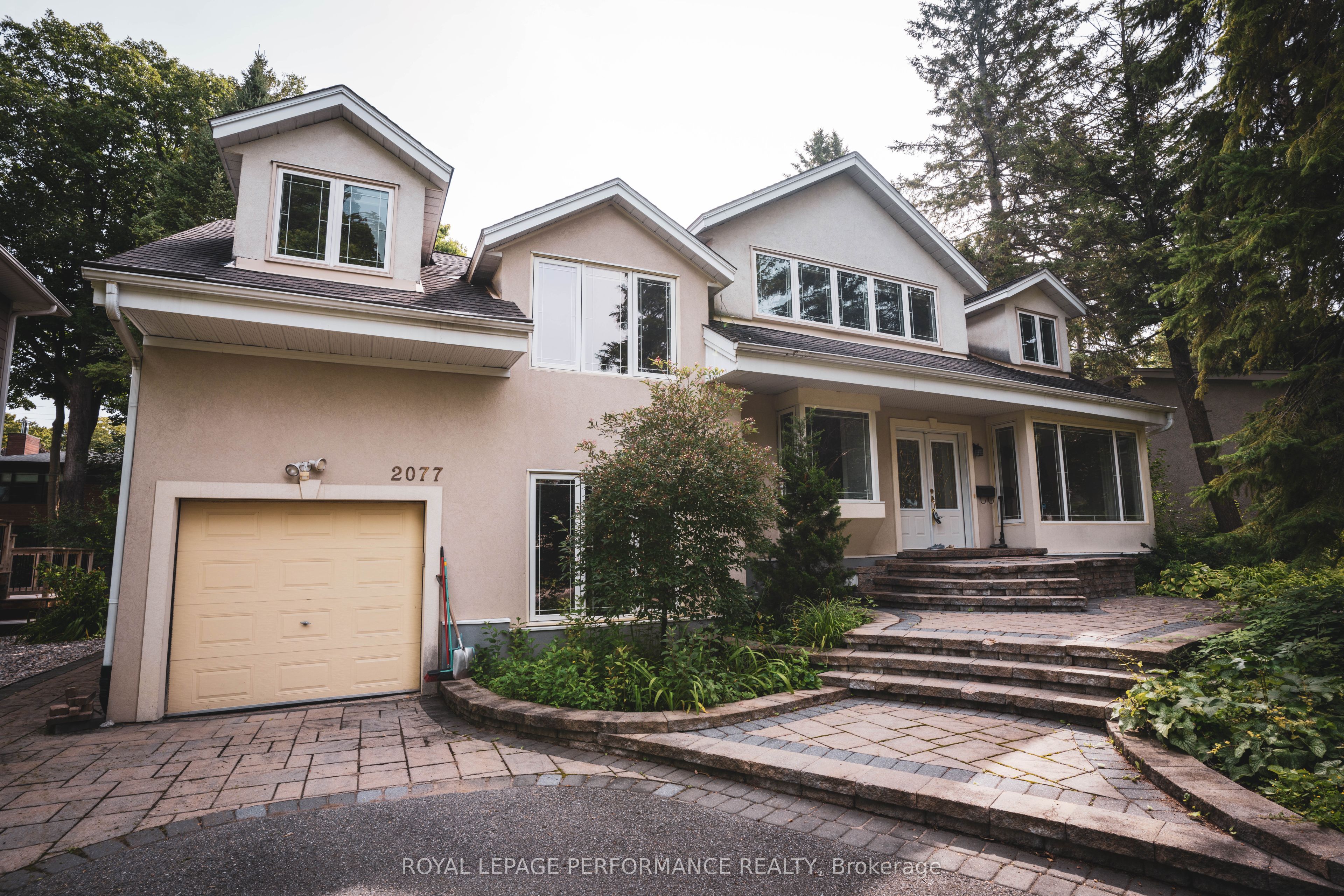 2077 PALMER Avenue, Alta Vista and Area, ON K1H 5Z3