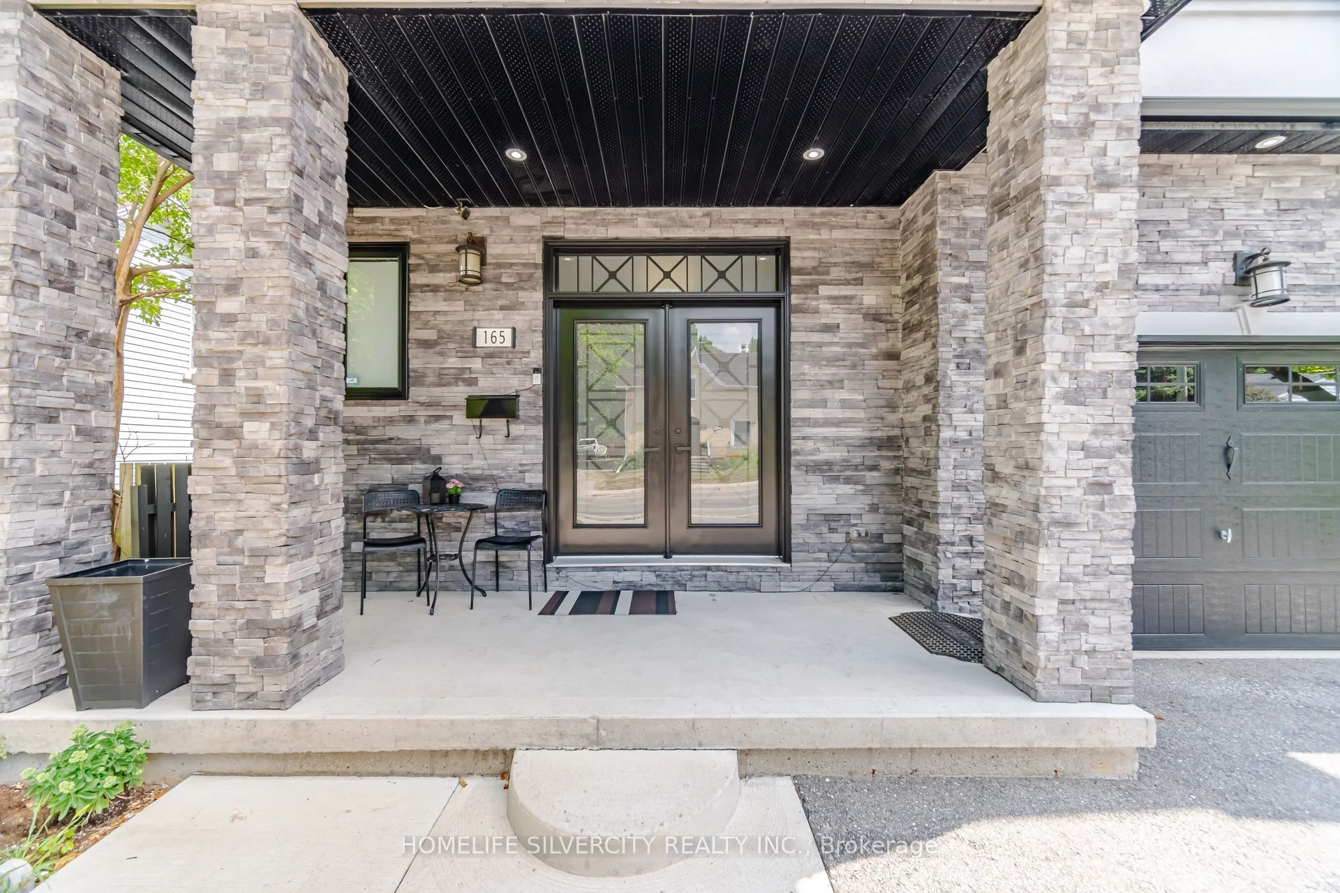 165 St Andrews Street W, Cambridge, ON N1S 1N2 photo 3