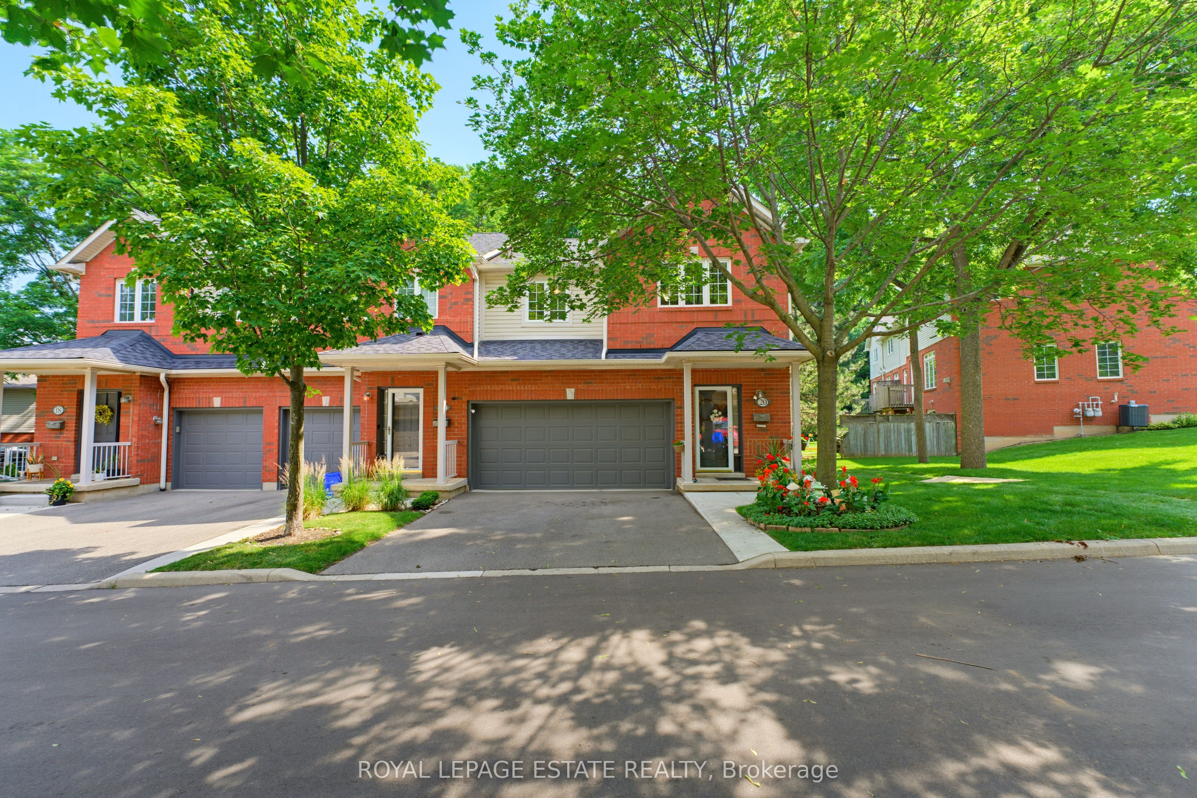 120 Beddoe Drive 20, Hamilton, ON L8P 4Z4 photo 2