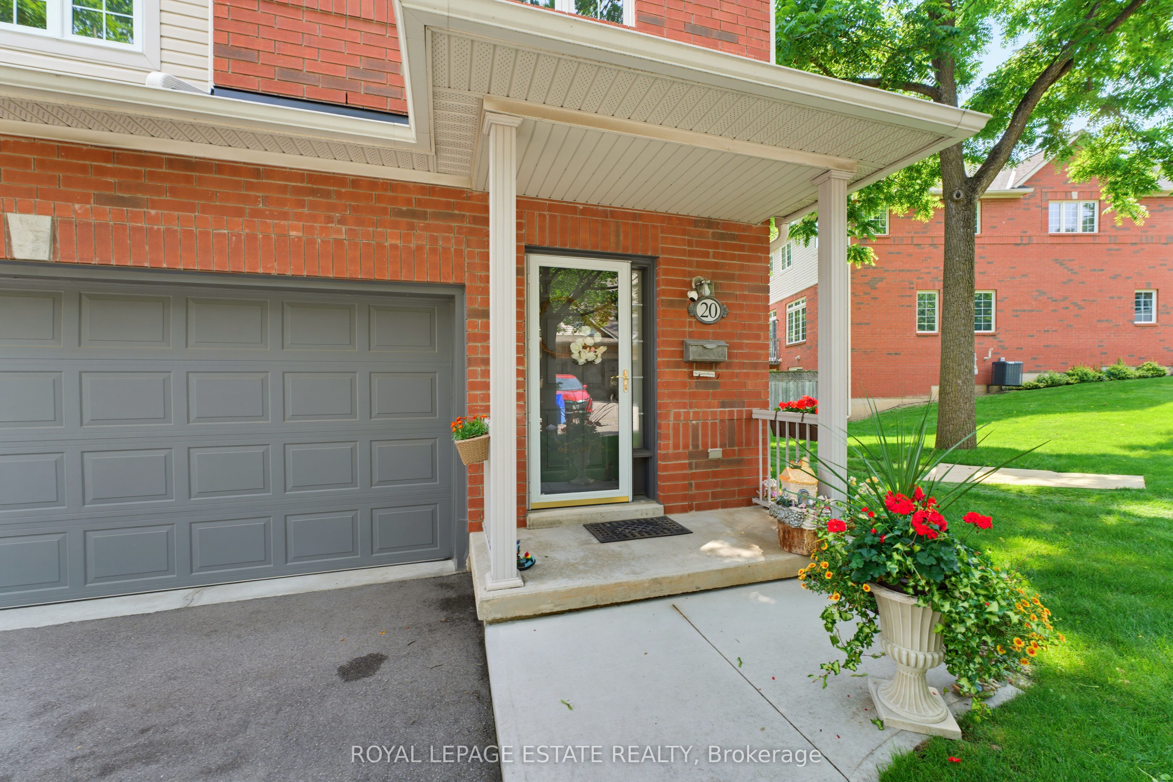 120 Beddoe Drive 20, Hamilton, ON L8P 4Z4 photo 4