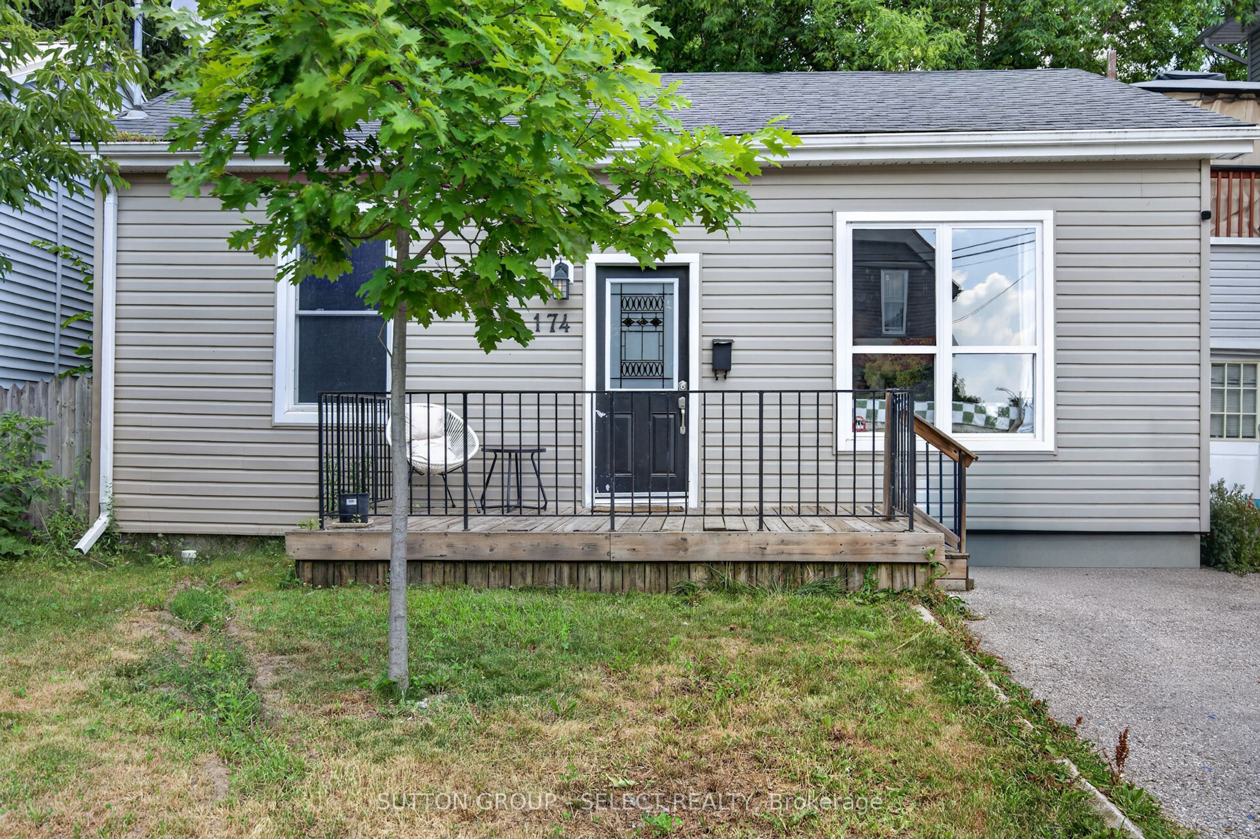 174 Clarence Street, London East, ON N6B 2J7 photo 2