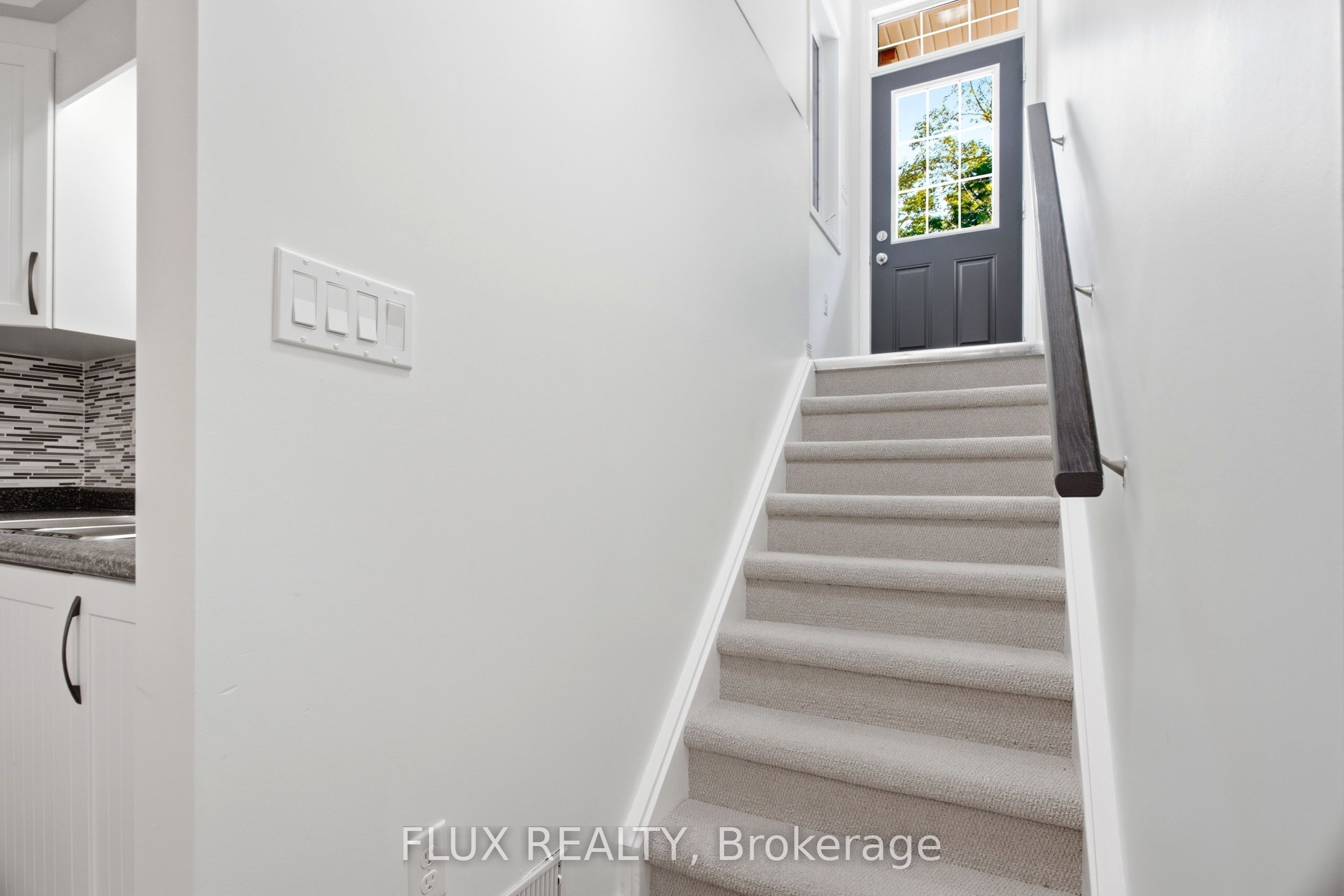 1941 Ottawa Street S D11, Kitchener, ON N2E 0C2 photo 4