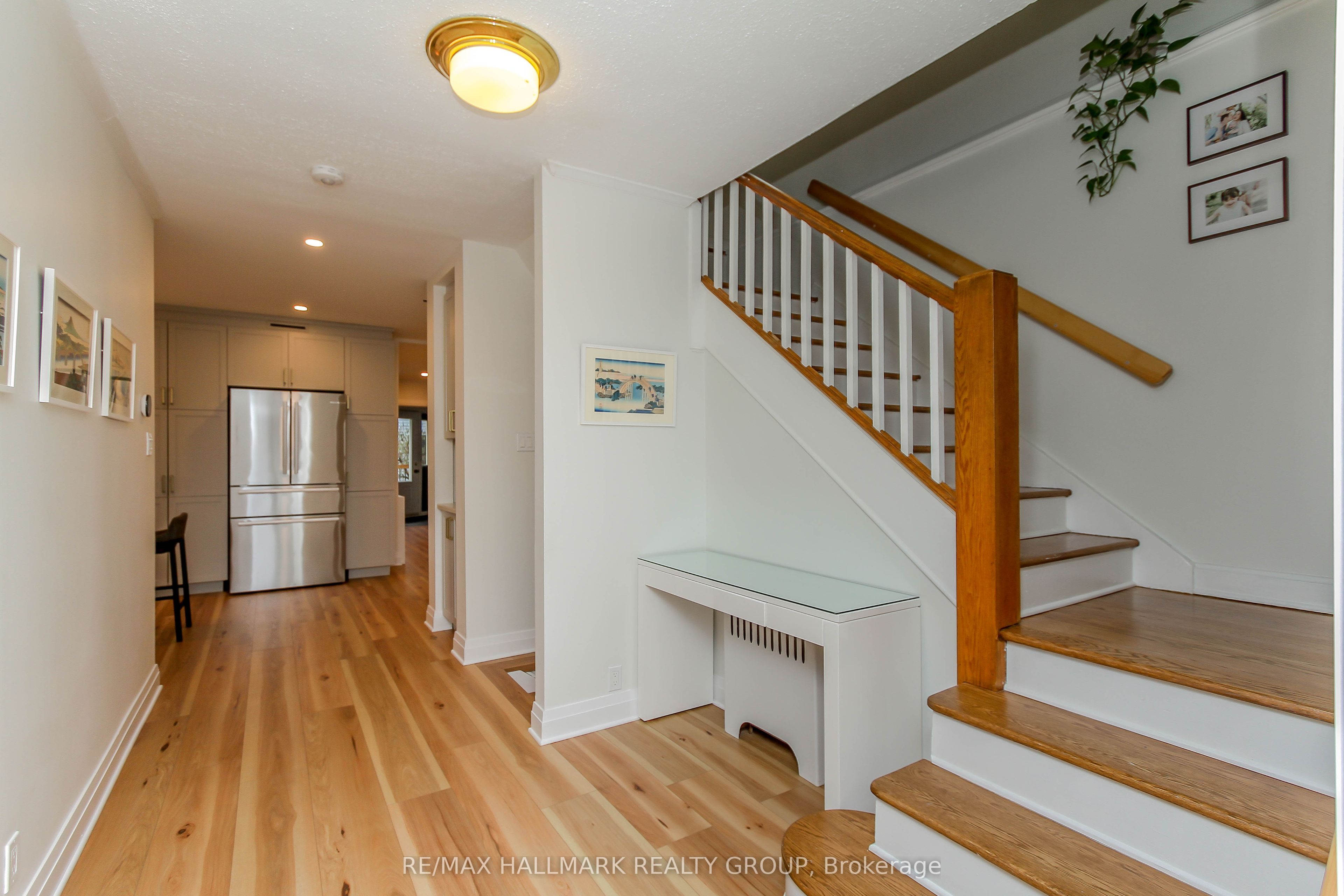 220 Cowley Avenue, Tunneys Pasture and Ottawa West, ON K1Y 0G9 photo 3