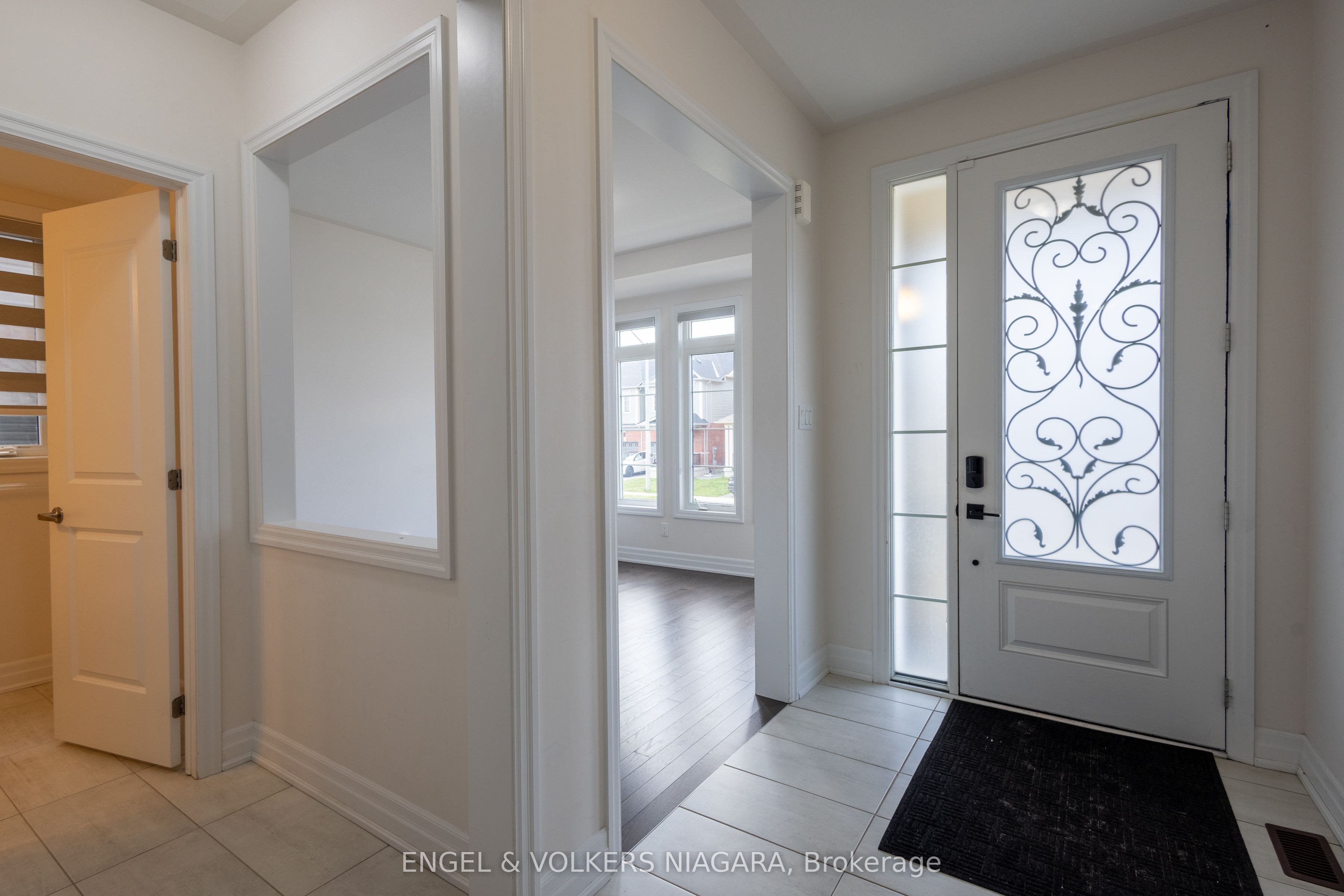 9218 White Oak Avenue, Niagara Falls, ON L2G 0E9 photo 4