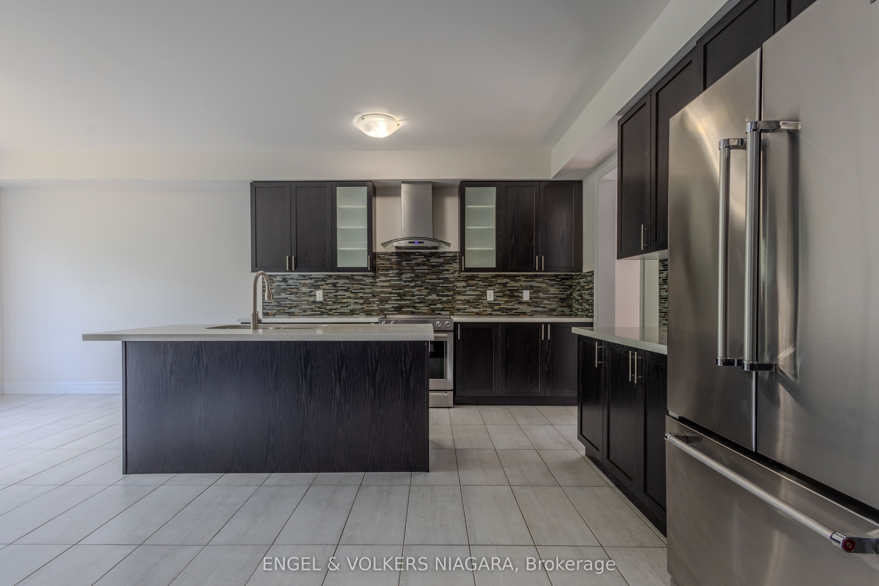 9218 White Oak Avenue, Niagara Falls, ON L2G 0E9 photo 5
