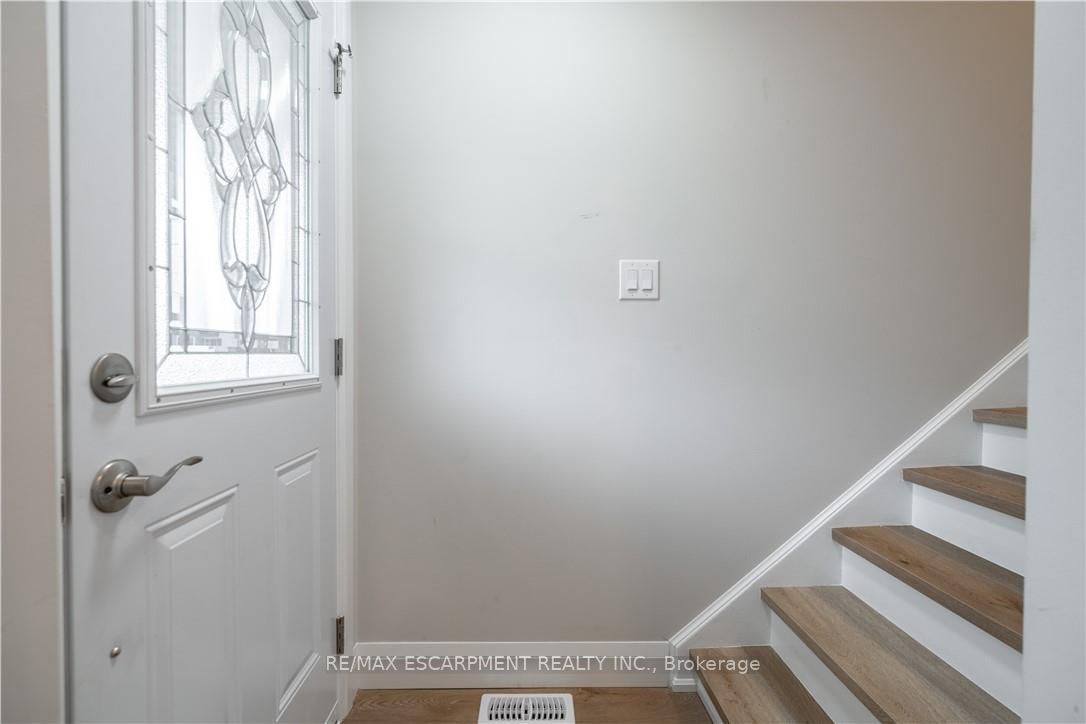 88 Ivon Avenue, Hamilton, ON L8H 5S6 photo 4
