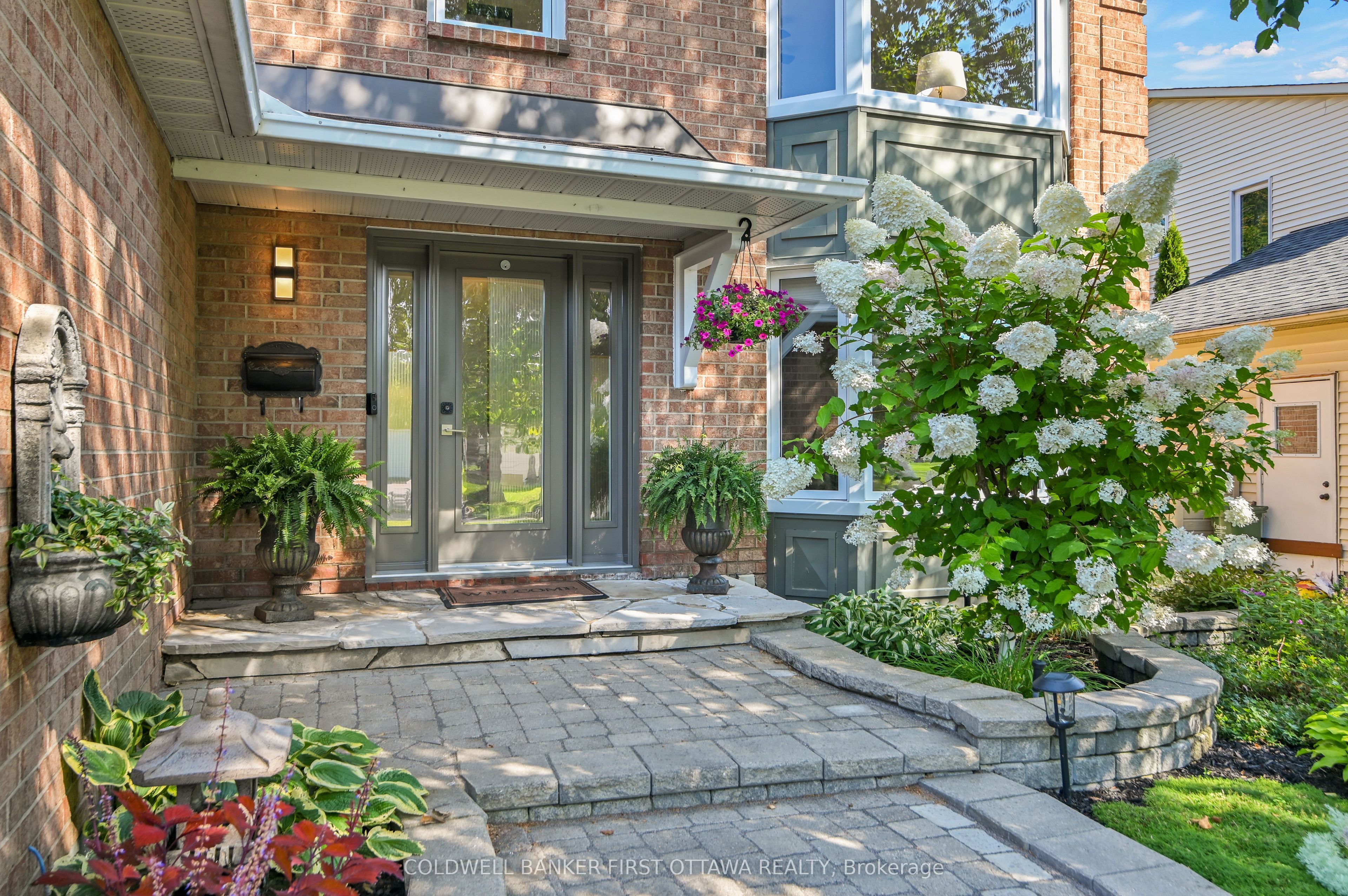 605 Brookridge Crescent, Orleans - Cumberland and Area, ON K4A 1Z6