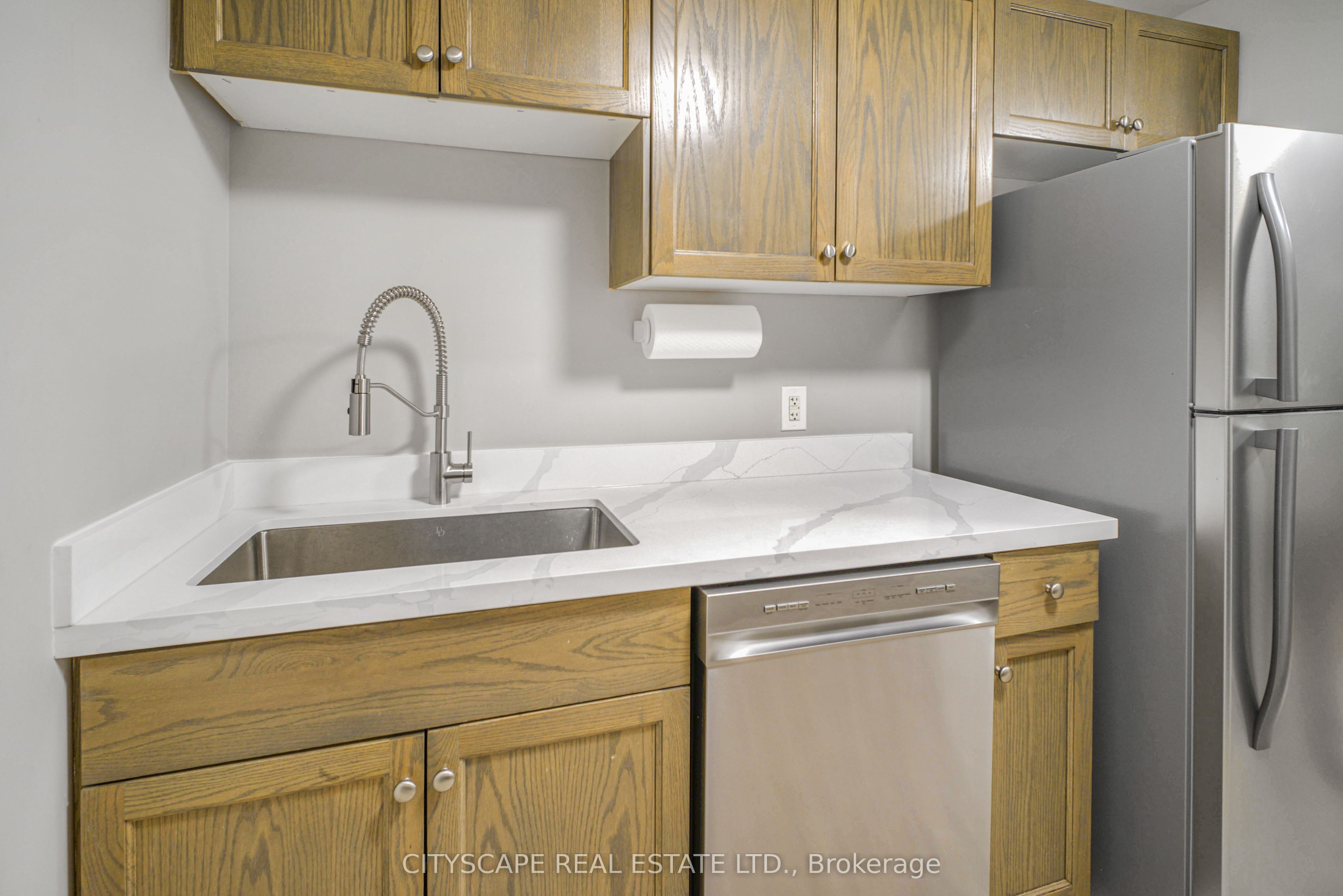 6350 Dorchester Road 104, Niagara Falls, ON L2G 0A1 photo 3
