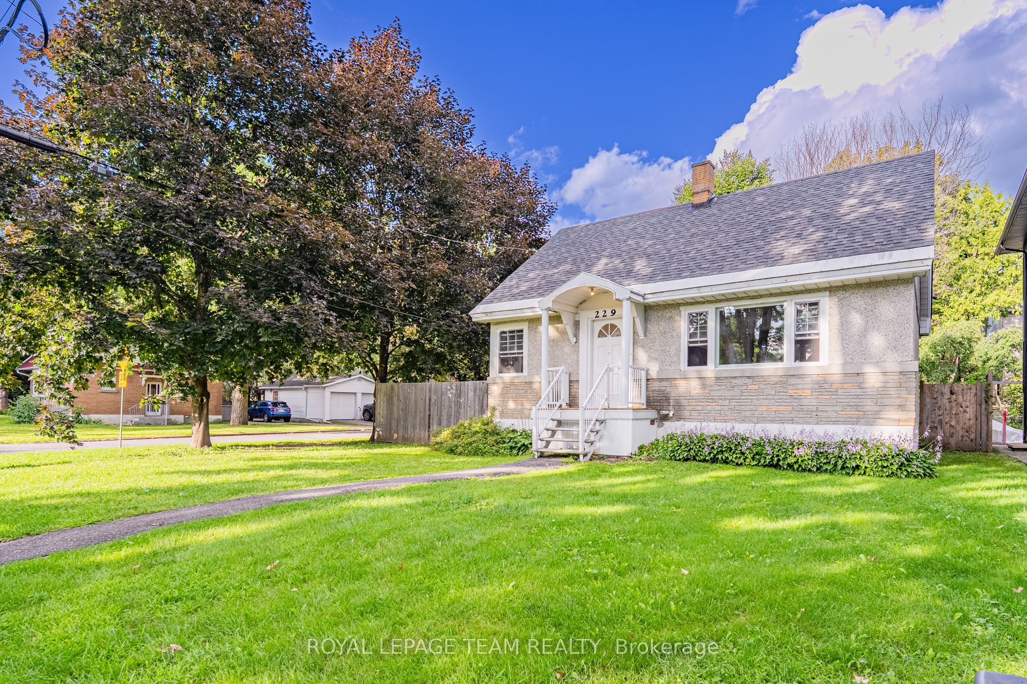 229 Daniel Avenue, Tunneys Pasture and Ottawa West, ON K1Y 0C7 photo 2