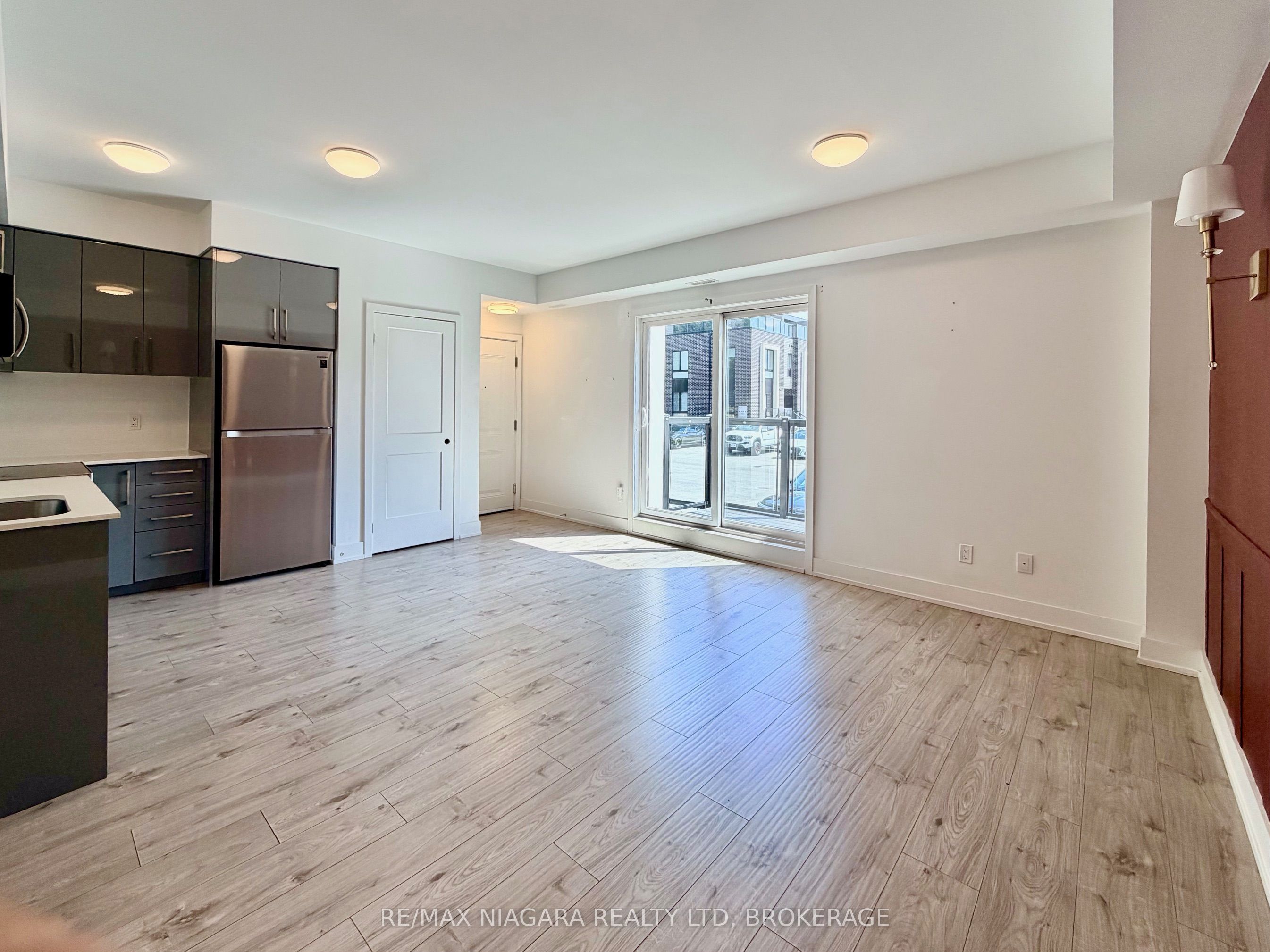 6065 McLeod Road, Niagara Falls, ON L2G 0Z7 photo 3