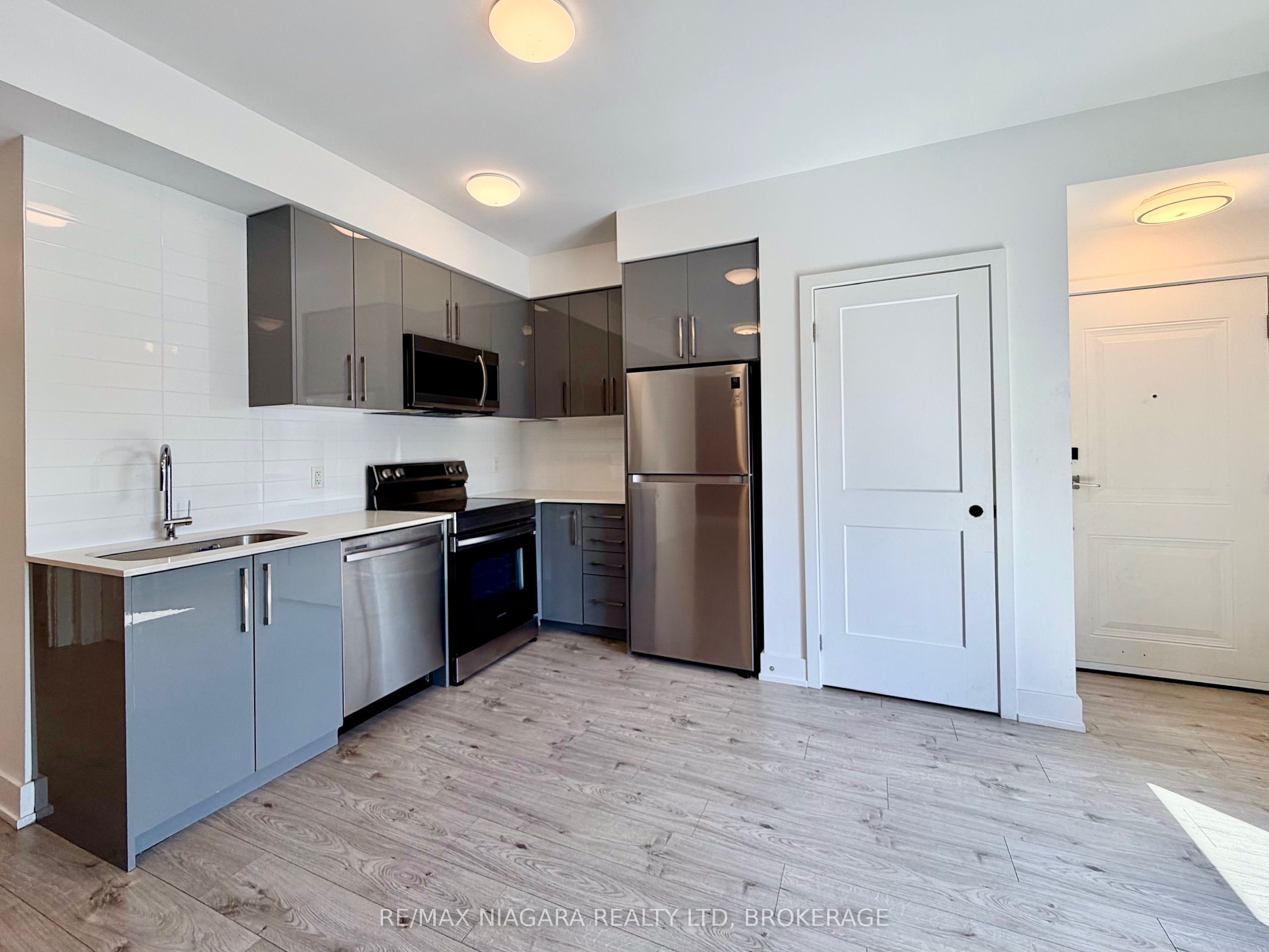 6065 McLeod Road, Niagara Falls, ON L2G 0Z7 photo 4