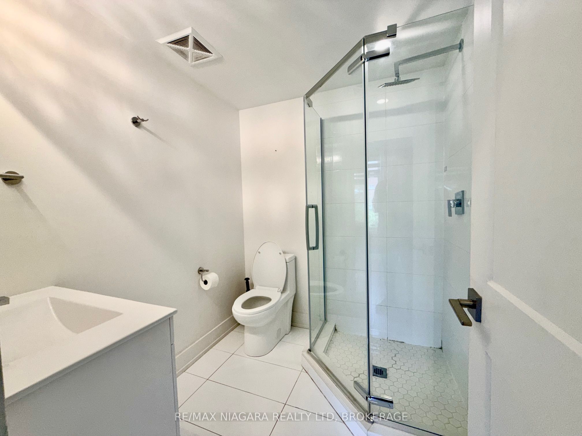 6065 McLeod Road, Niagara Falls, ON L2G 0Z7 photo 5