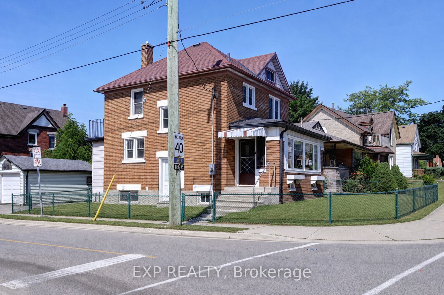147 Courtland Avenue E, Kitchener, ON N2G 2T9 photo 2