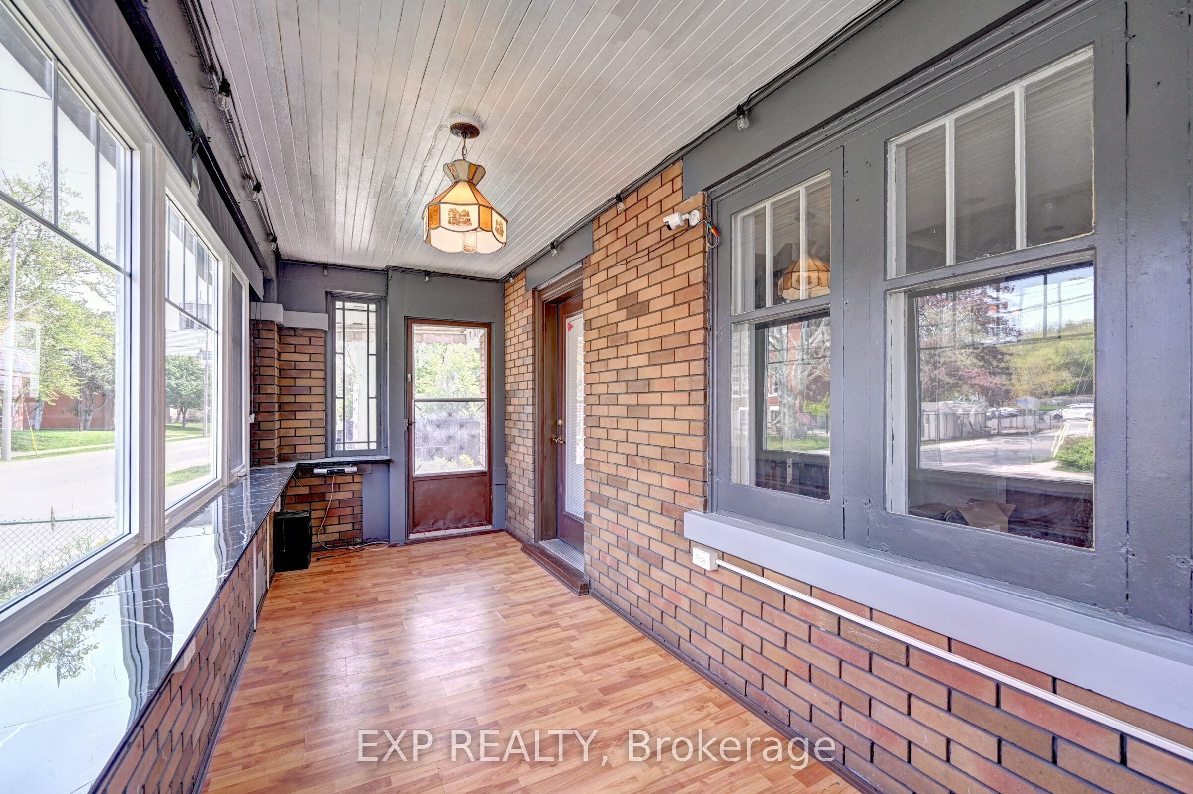 147 Courtland Avenue E, Kitchener, ON N2G 2T9 photo 4