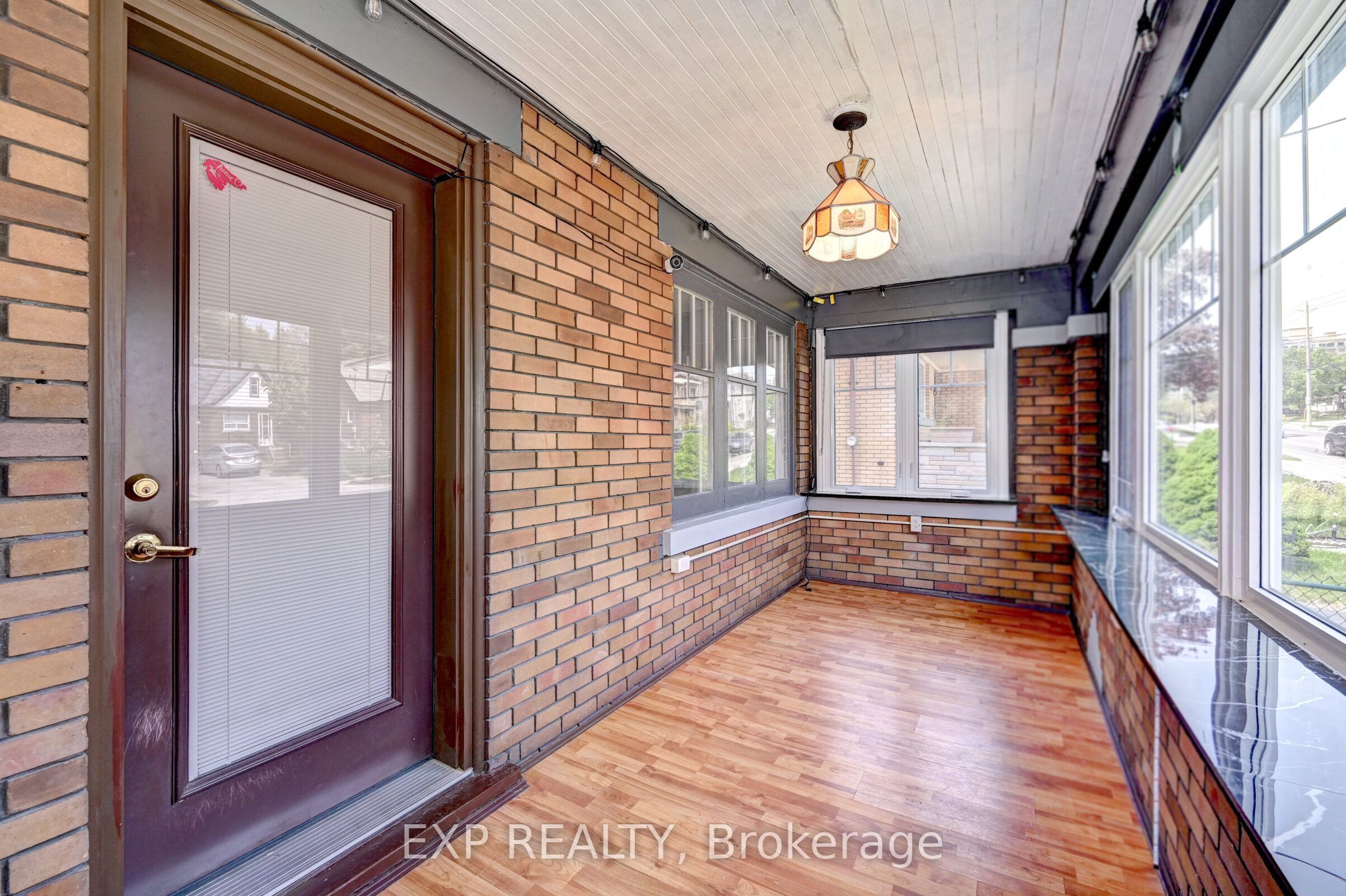 147 Courtland Avenue E, Kitchener, ON N2G 2T9 photo 5