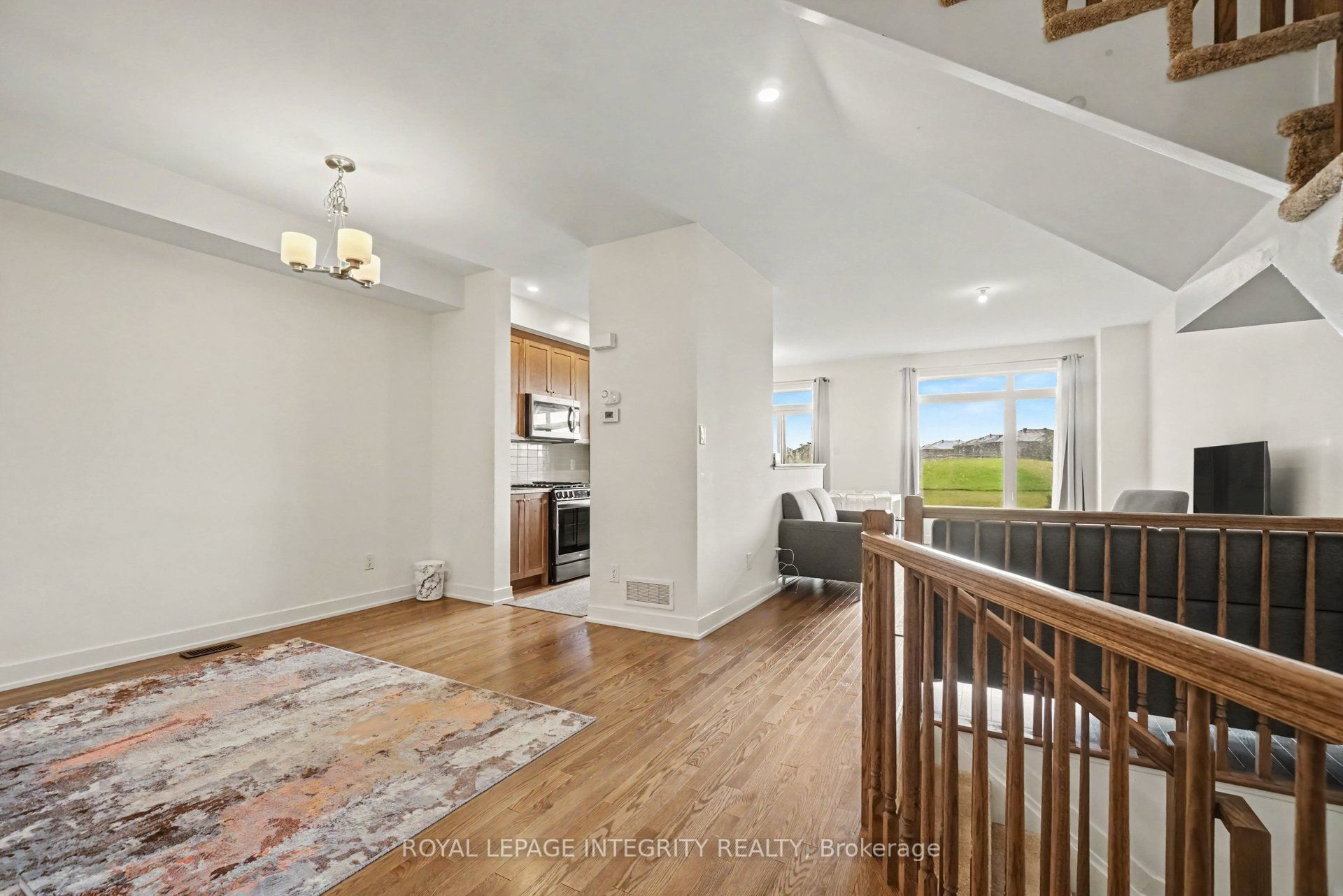 226 Monticello Avenue, Kanata, ON K2S 2R7 photo 2