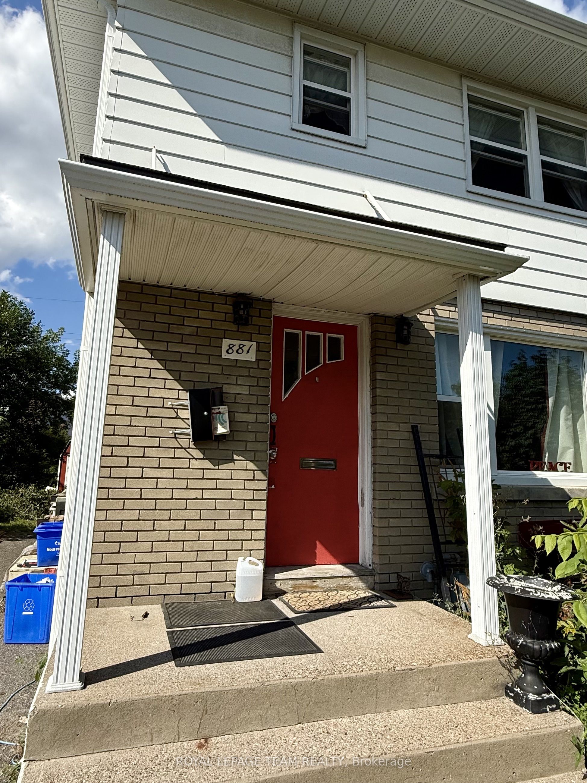 881 Smyth Road, Elmvale Acres and Area, ON K1G 1P4