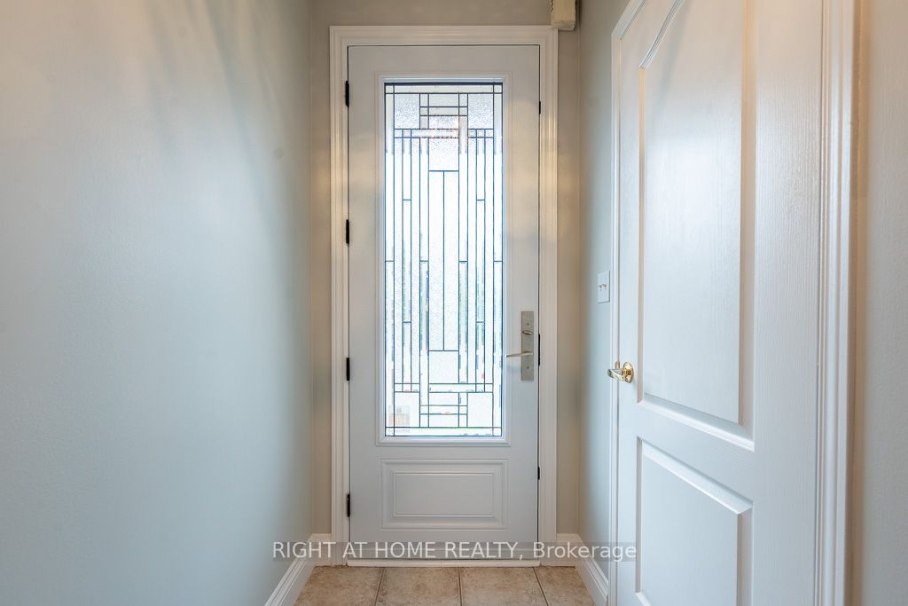 27 Panorama Way, Hamilton, ON L8E 6C6 photo 4