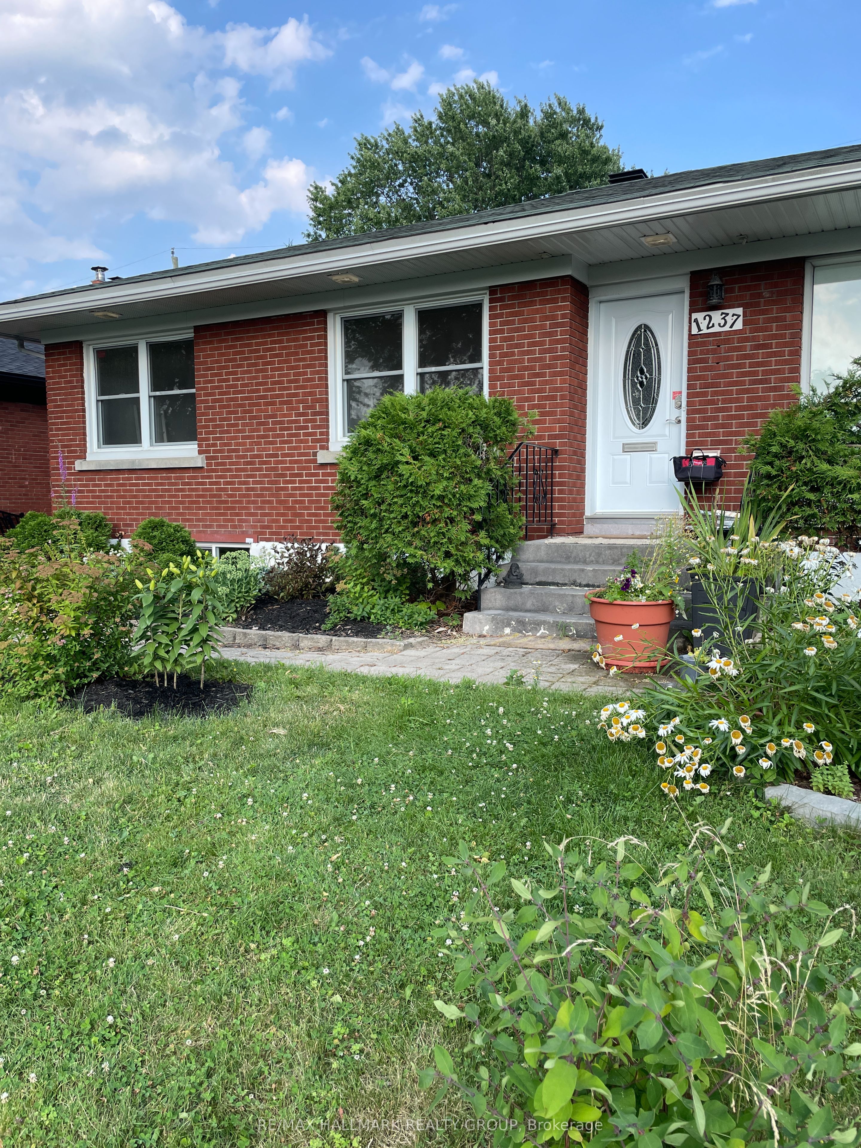 1237 Field Street 1, Belair Park - Copeland Park and Area, ON K2C 2P9