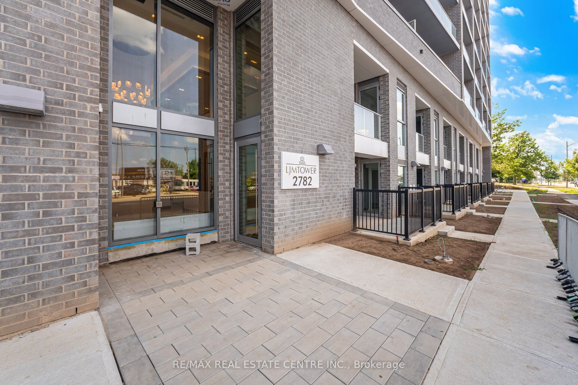 2782 Barton Street E 1608, Hamilton, ON L8E 0L3 photo 2
