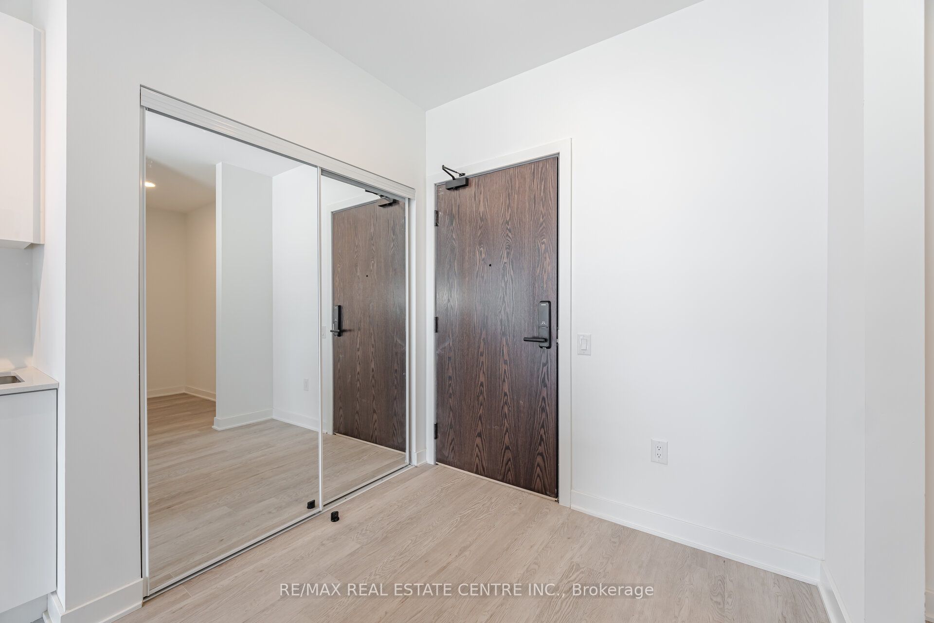 2782 Barton Street E 1608, Hamilton, ON L8E 0L3 photo 5