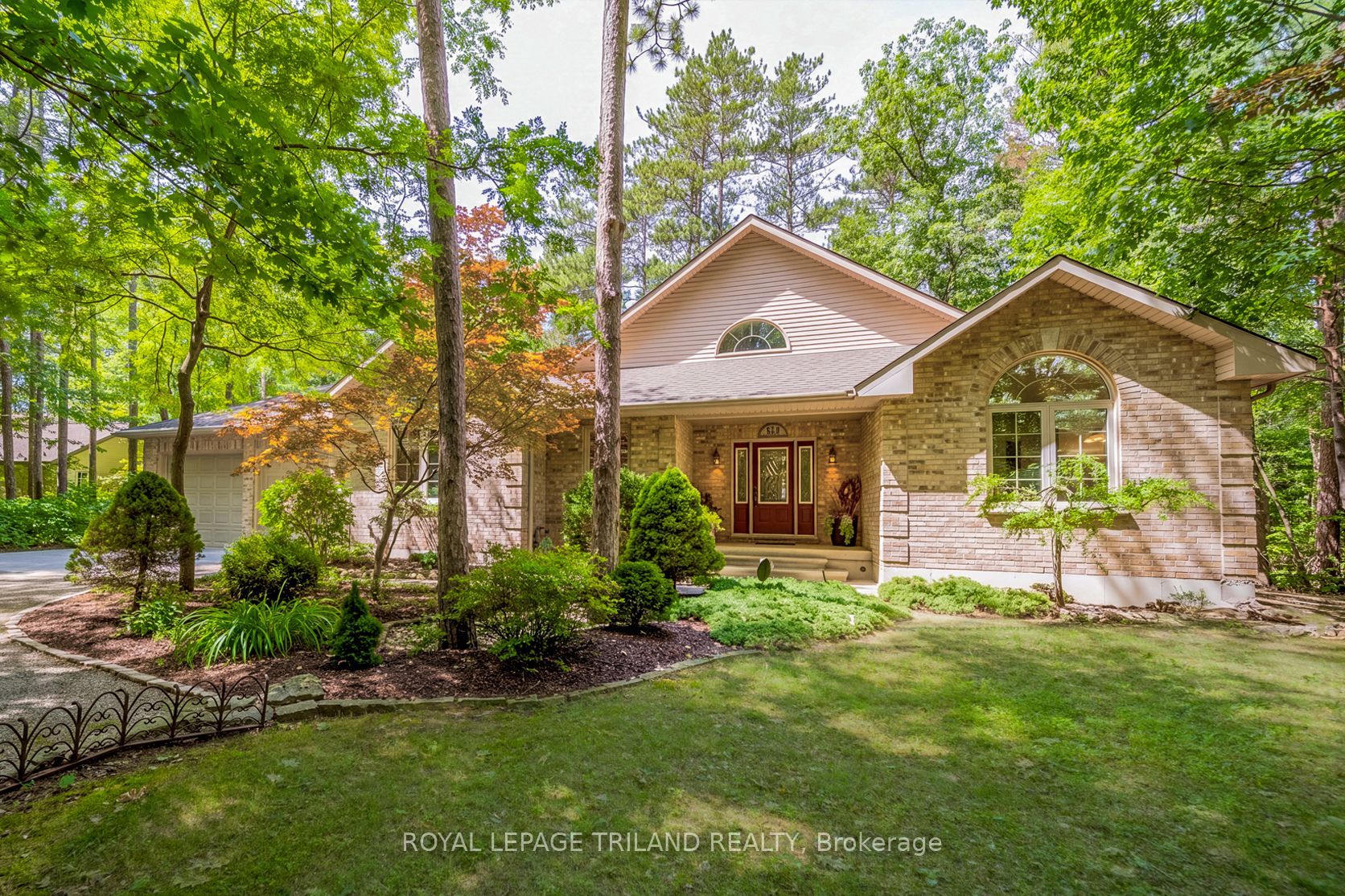 9958 Riverview Road, Lambton Shores, ON N0M 1T0