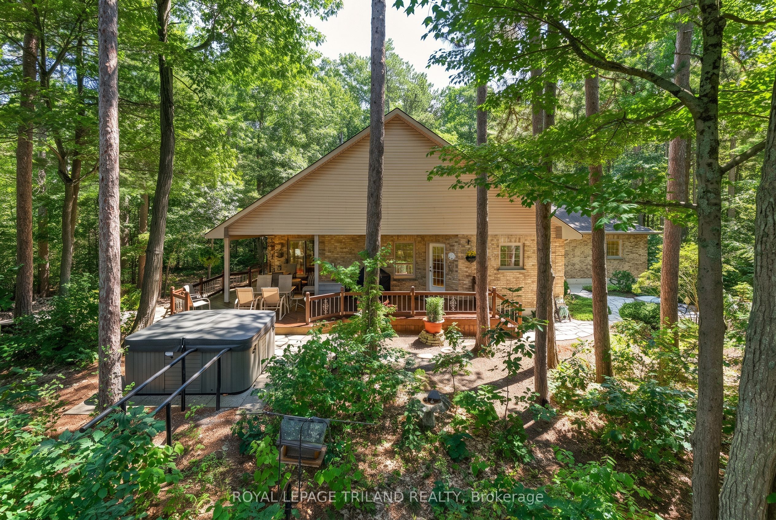 9958 Riverview Road, Lambton Shores, ON N0M 1T0 photo 2