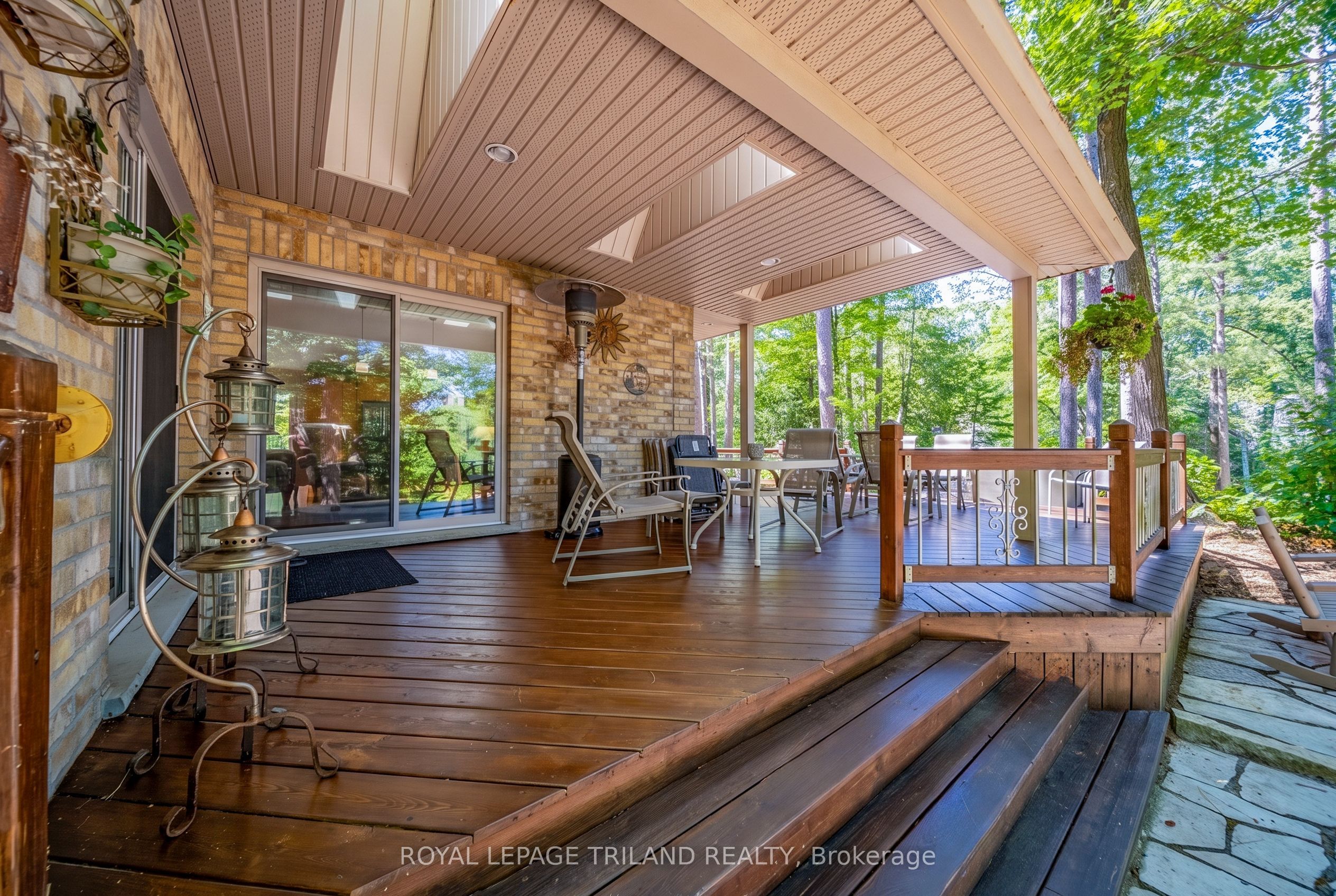 9958 Riverview Road, Lambton Shores, ON N0M 1T0 photo 3