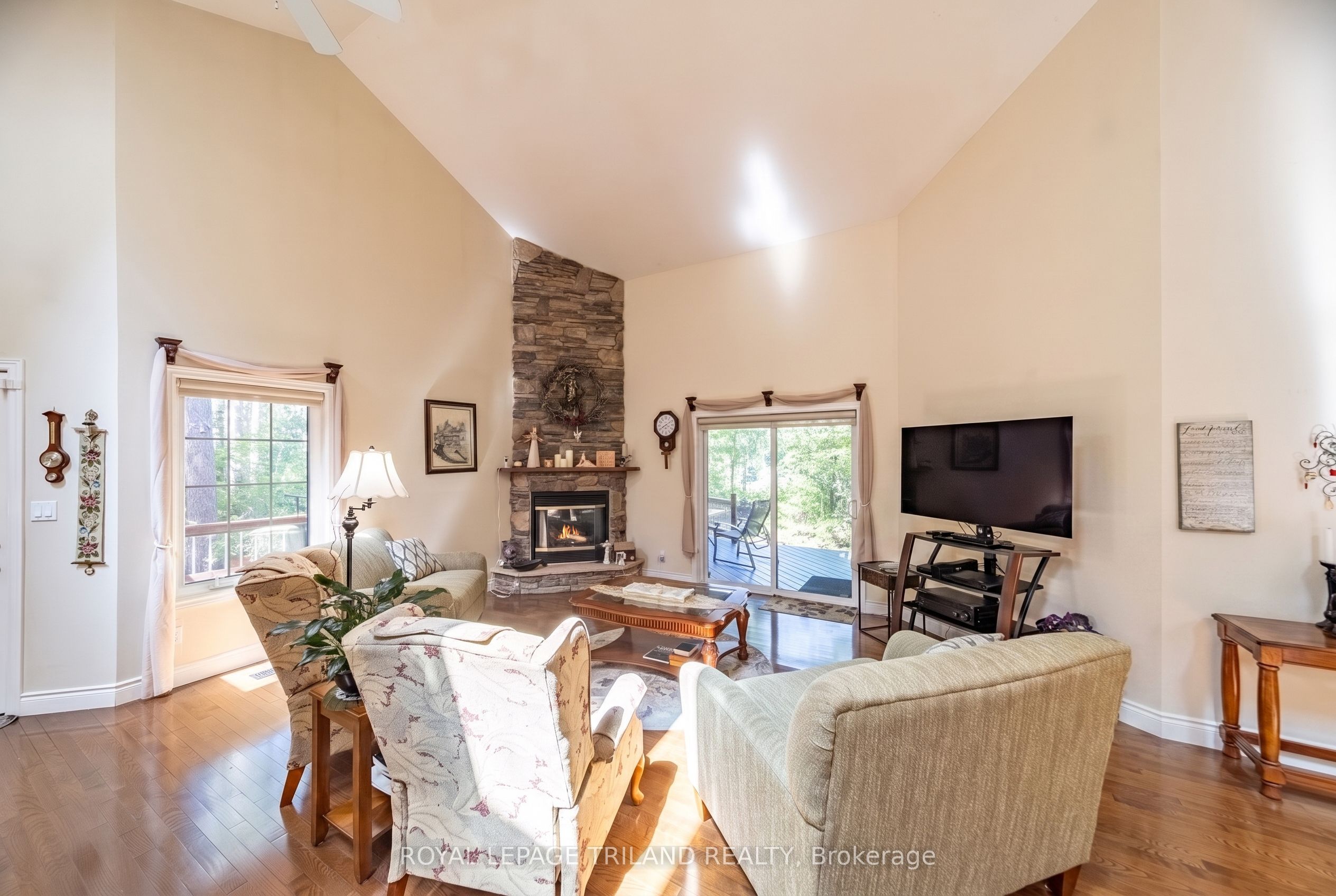 9958 Riverview Road, Lambton Shores, ON N0M 1T0 photo 4