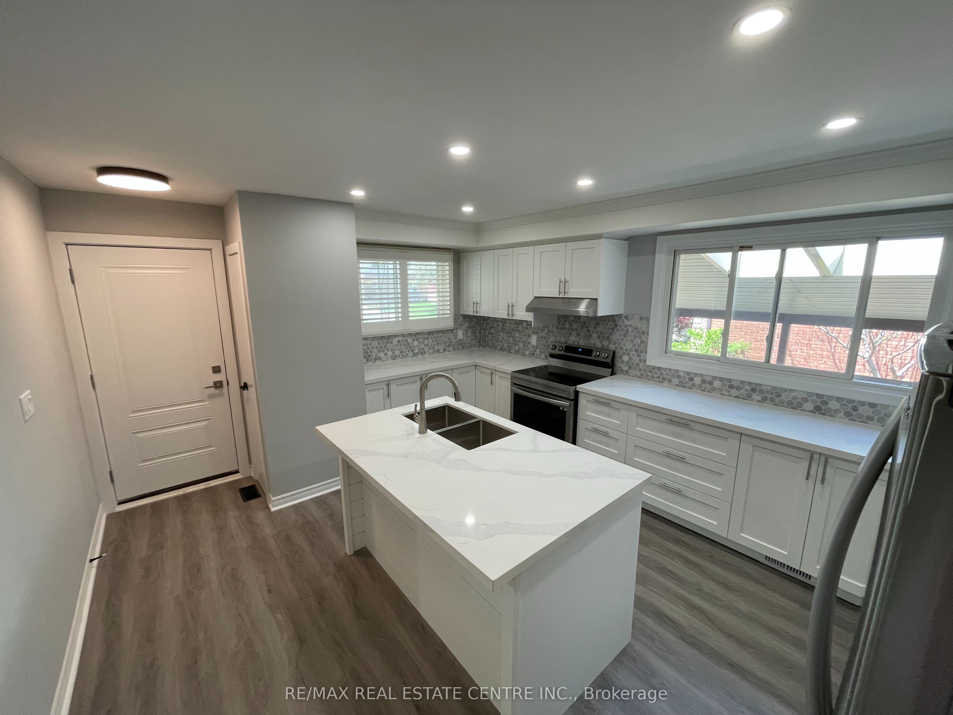 37 Goldfinch Rd Road Upper, Hamilton, ON L9A 3W8 photo 4