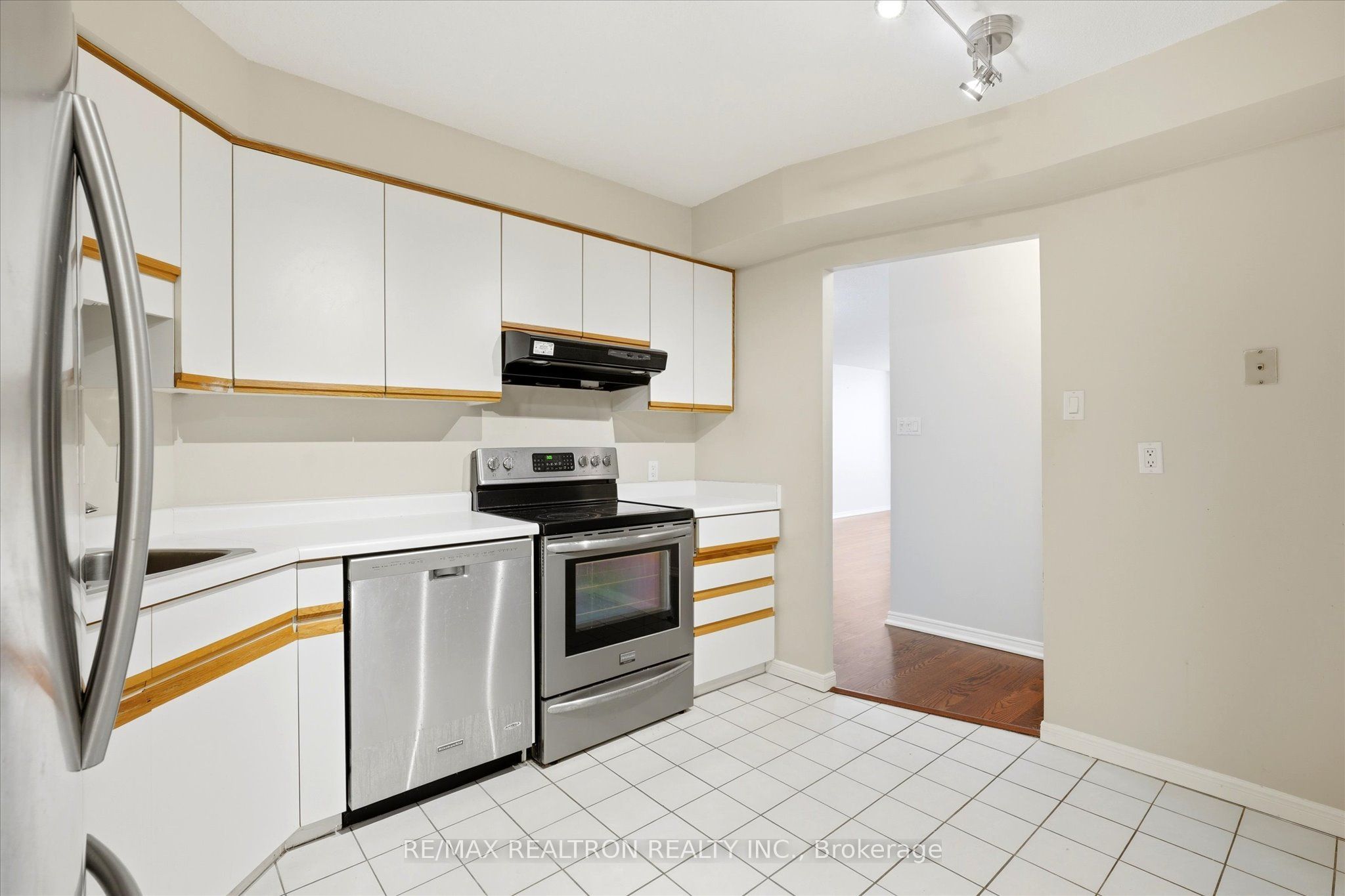 695 Richmond Street 1006, London East, ON N6A 5M8 photo 3