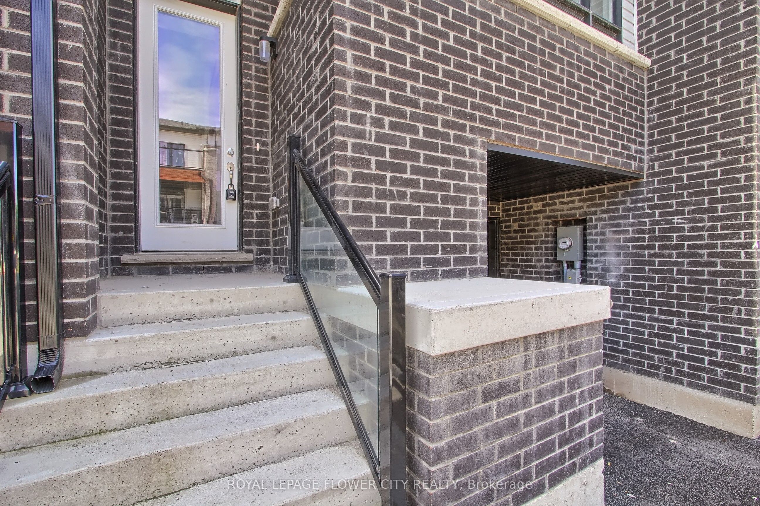 33 Sidney Rose Common, St. Catharines, ON L2T 0B3 photo 4