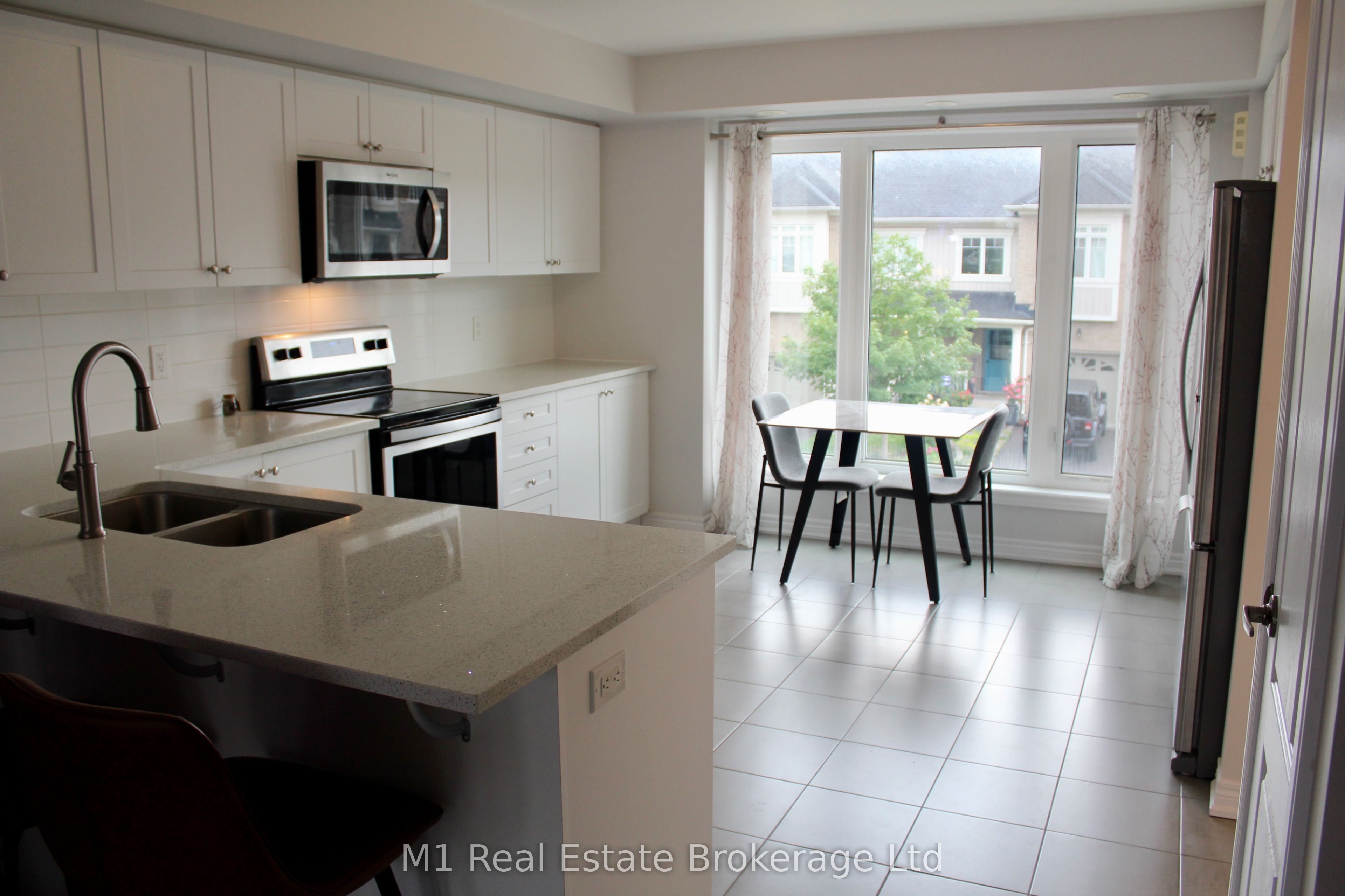198 Law Drive 25, Guelph, ON N1E 0P6 photo 3