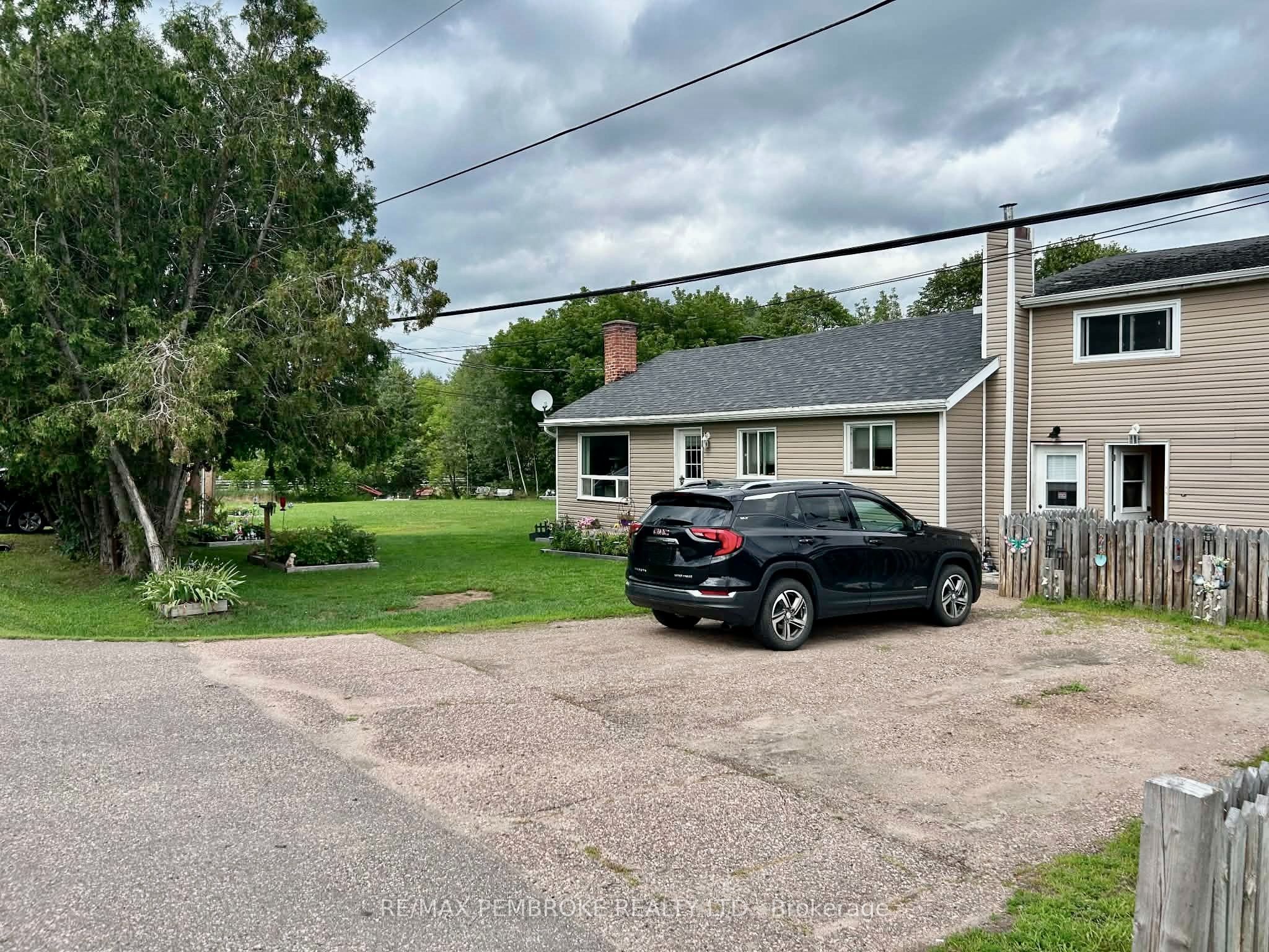 3396 B Line Road, Laurentian Valley, ON K8A 6W7 photo 4