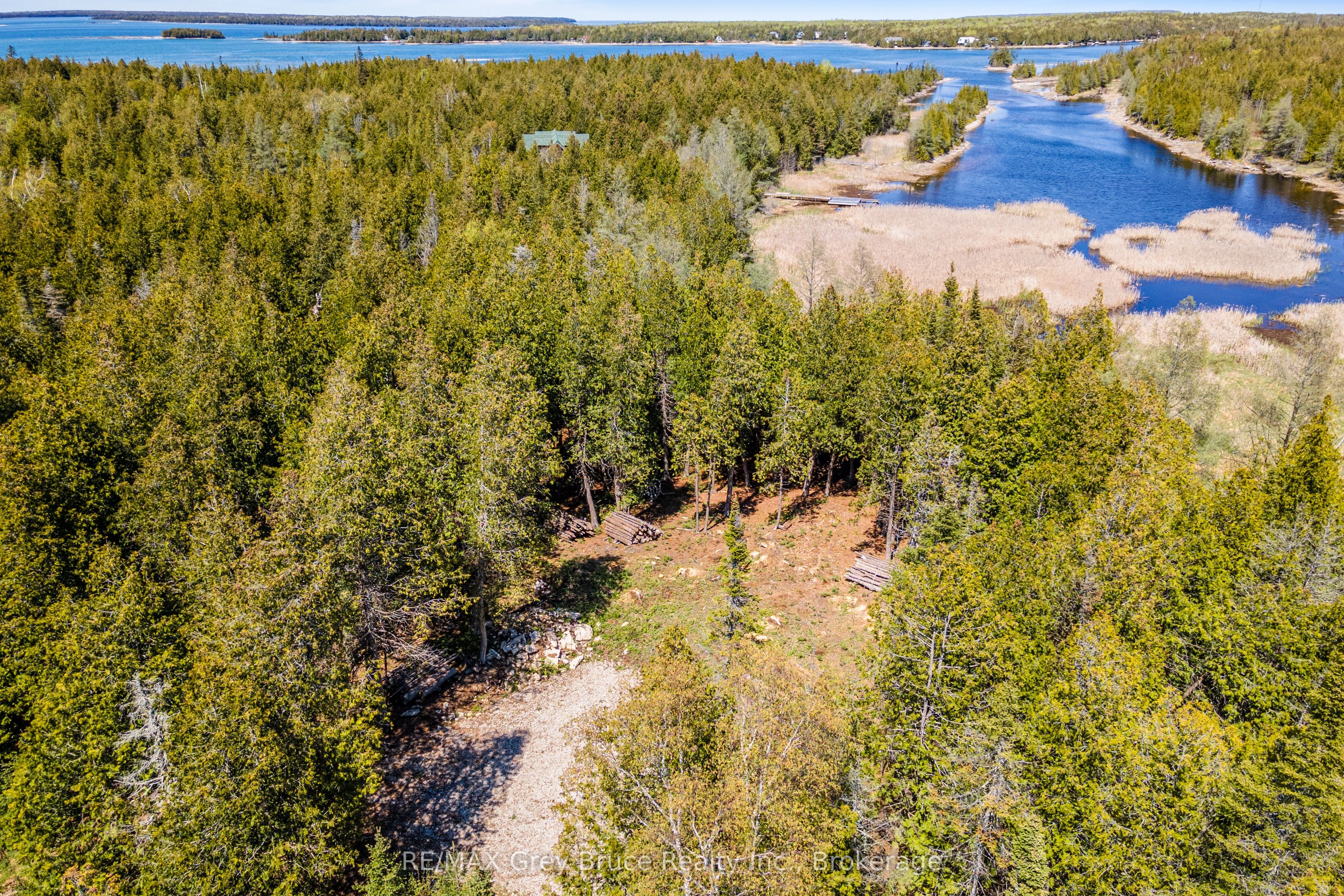 228 COREY Crescent, Northern Bruce Peninsula, ON N0H 2R0 photo 2